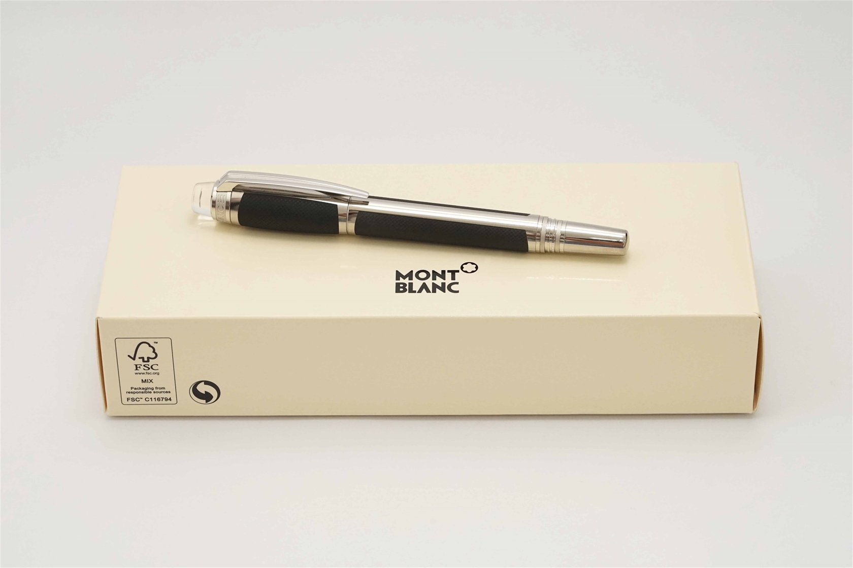 Bút máy Montblanc Starwalker Extreme 14K M