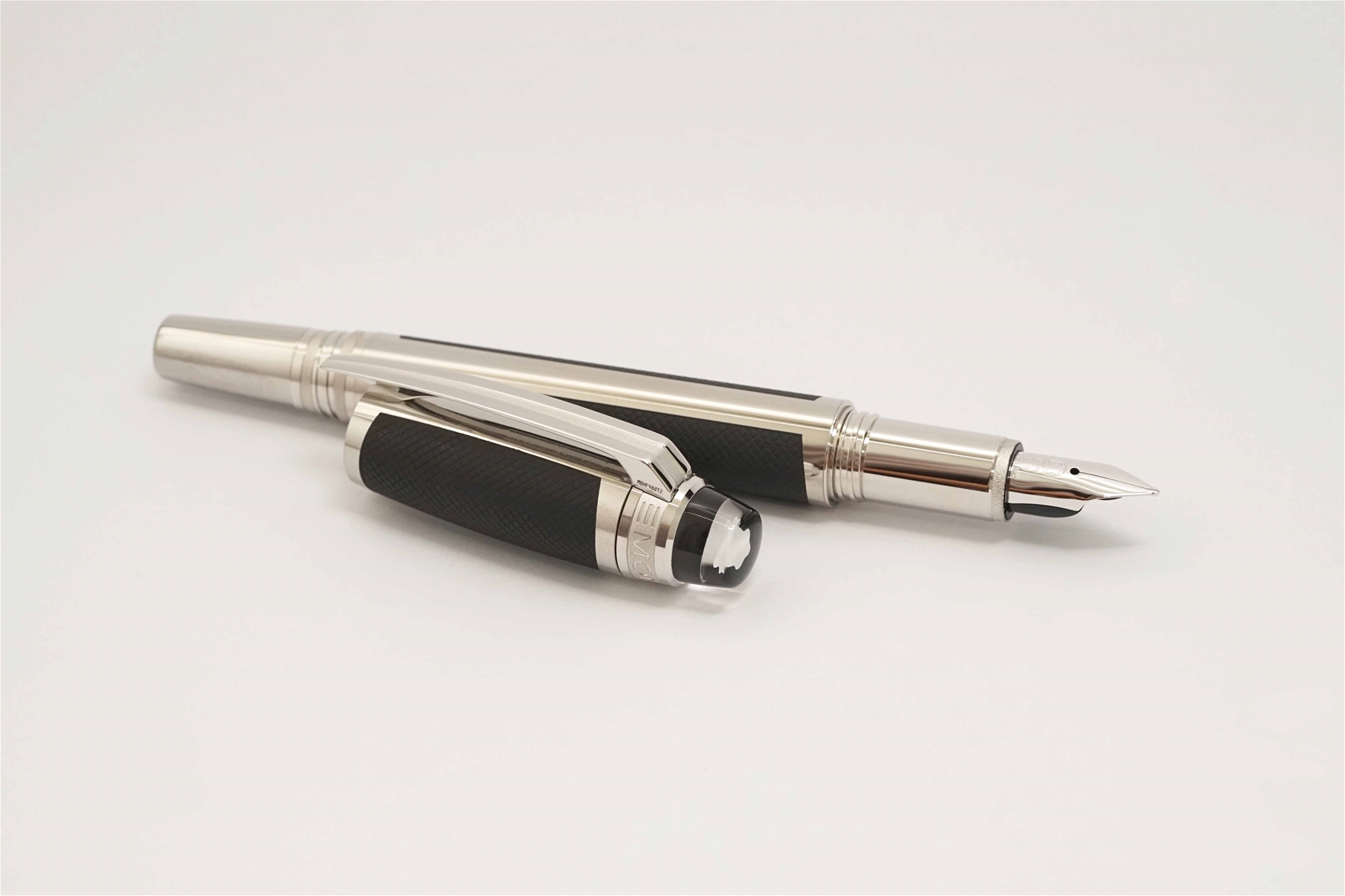 Bút máy Montblanc Starwalker Extreme 14K M