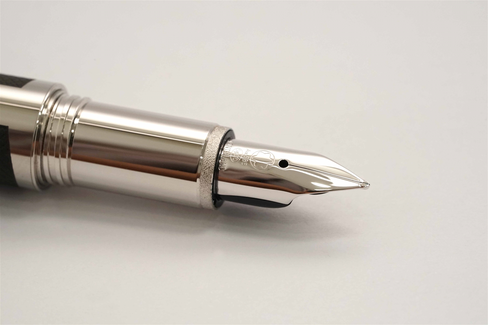 Bút máy Montblanc Starwalker Extreme 14K M