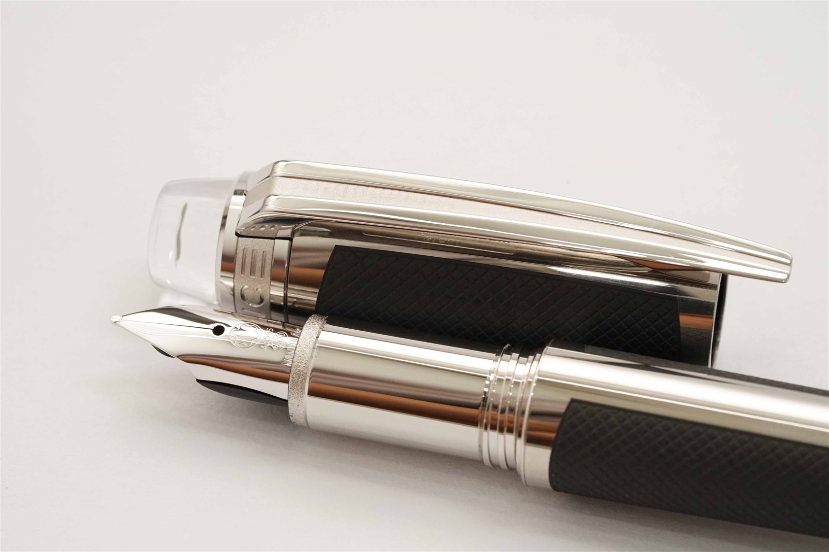 Bút máy Montblanc Starwalker Extreme 14K M