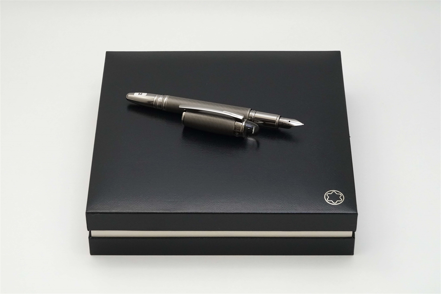 Bút máy Montblanc Starwalker Midnight Black Metal 14K M 