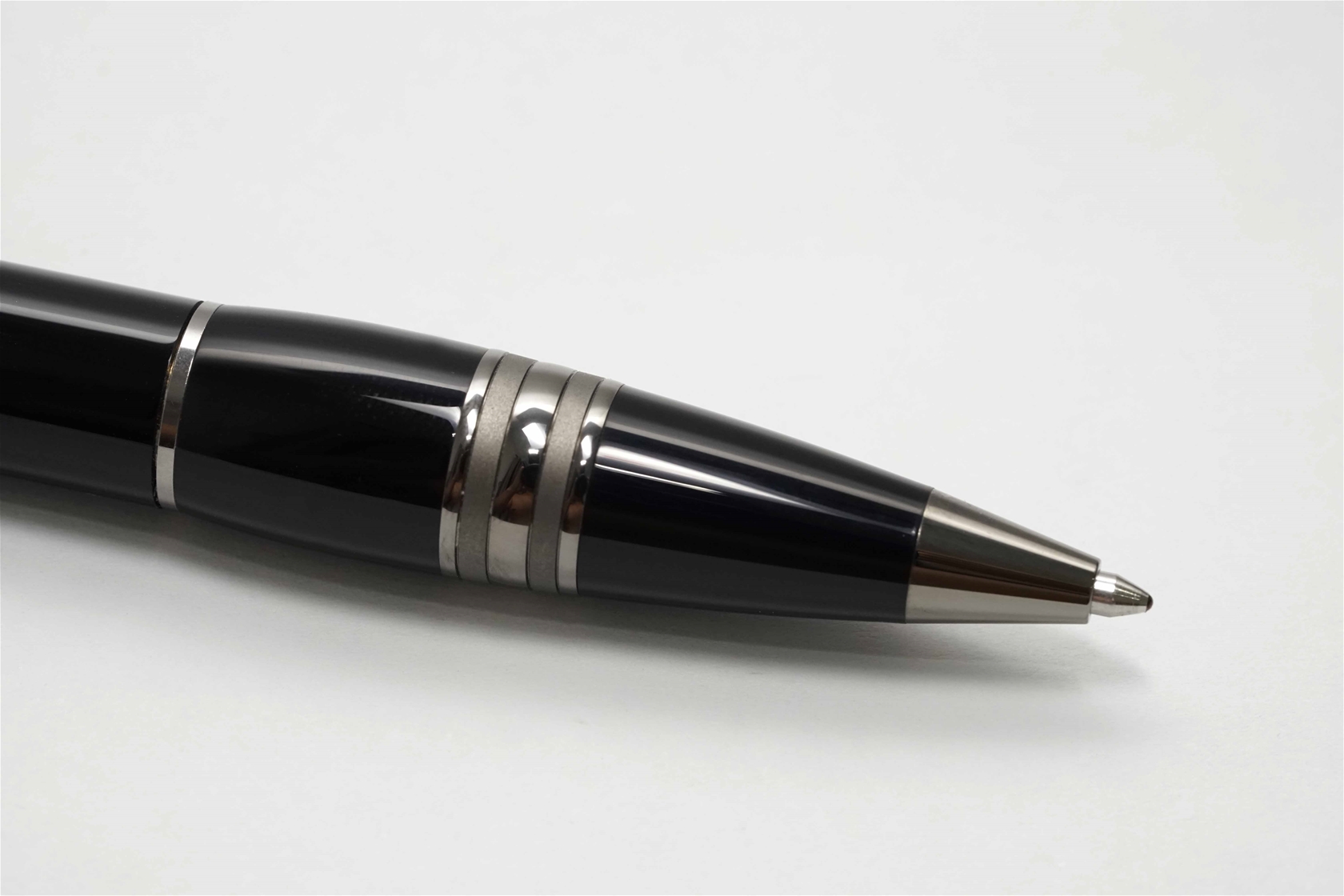 Bút bi Montblanc Starwalker Midnight Black Resin Ballpoint Pen 