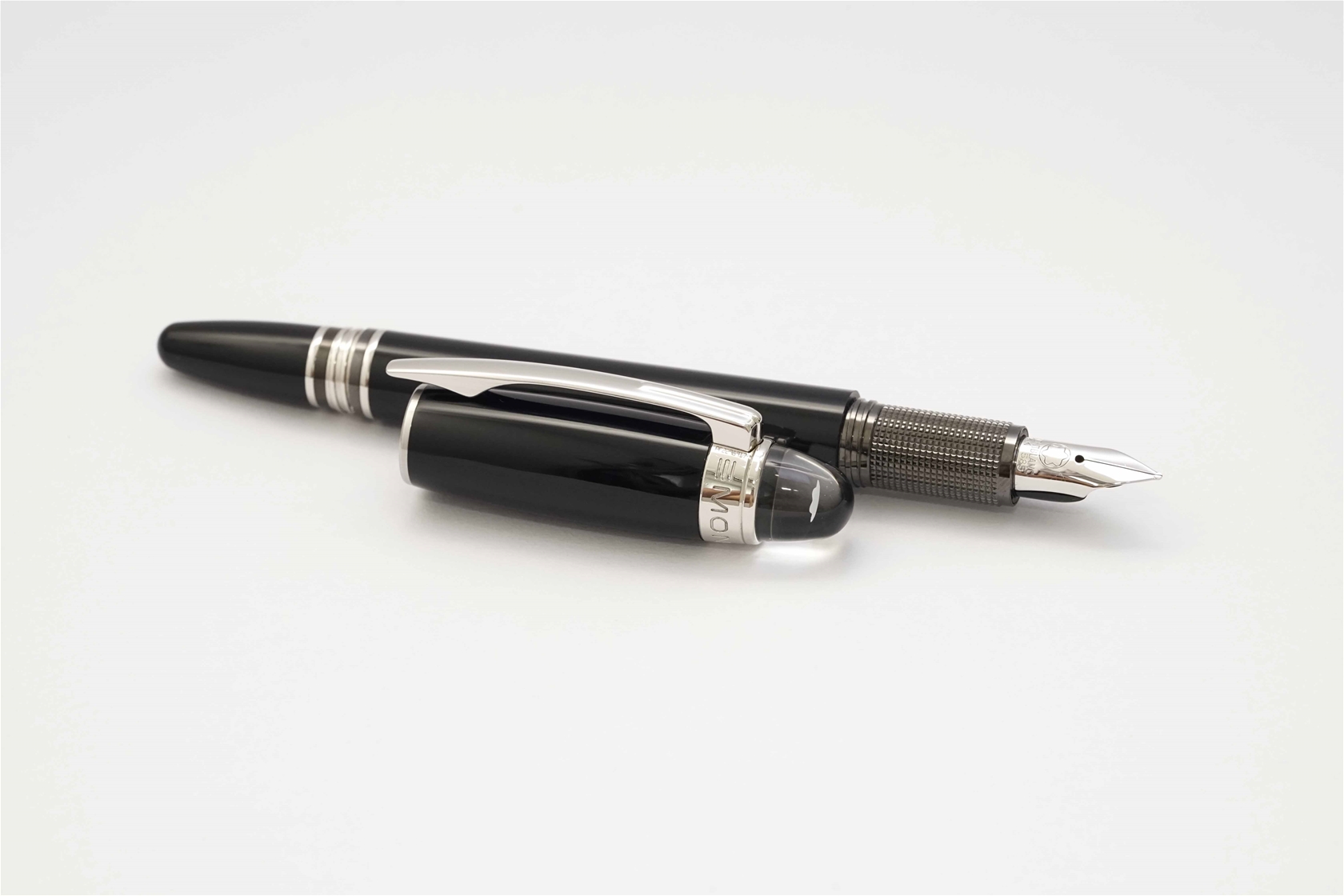 Bút máy Montblanc Starwalker Platinum Resin 14K F