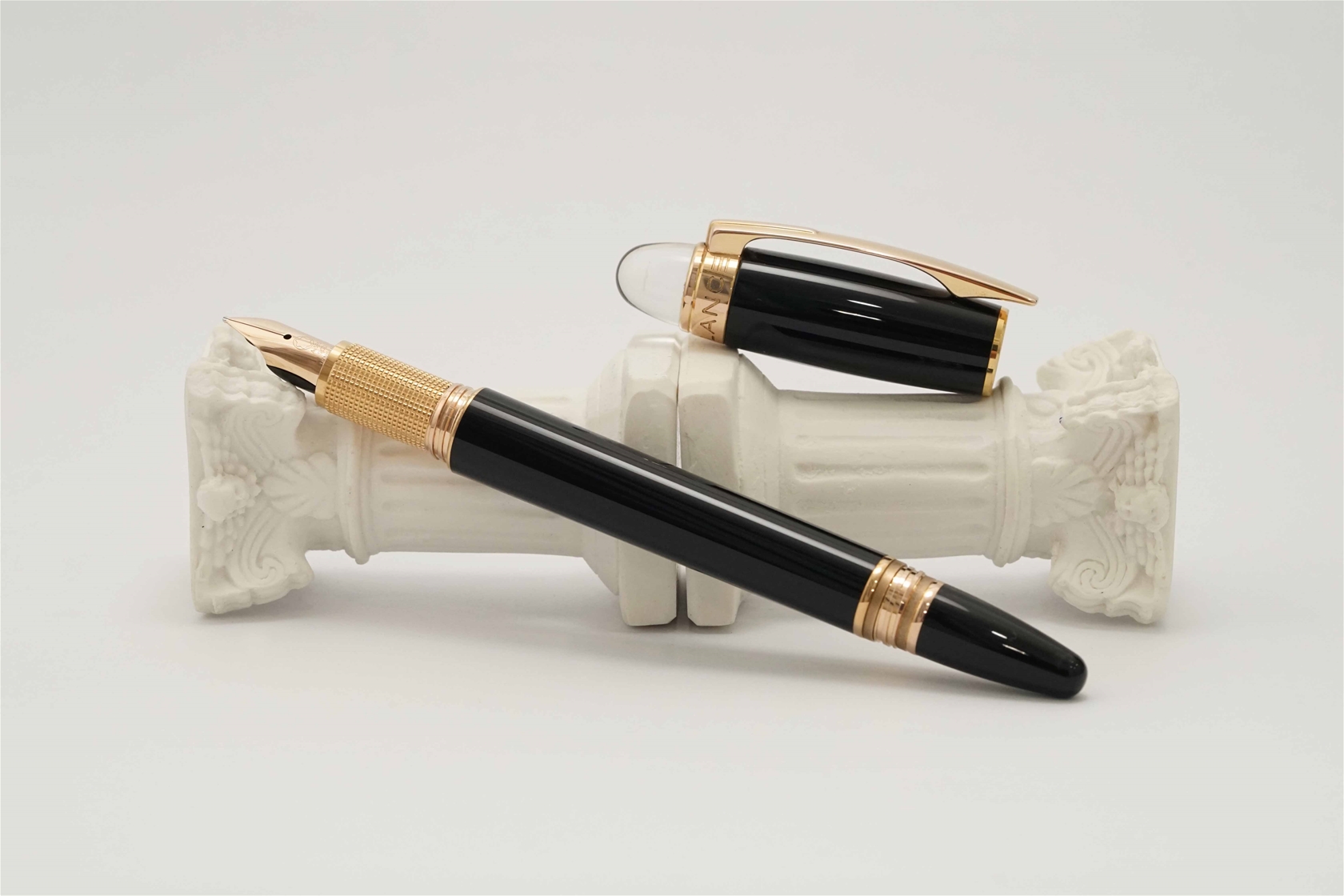 Bút máy Montblanc Starwalker Red Gold 14K M