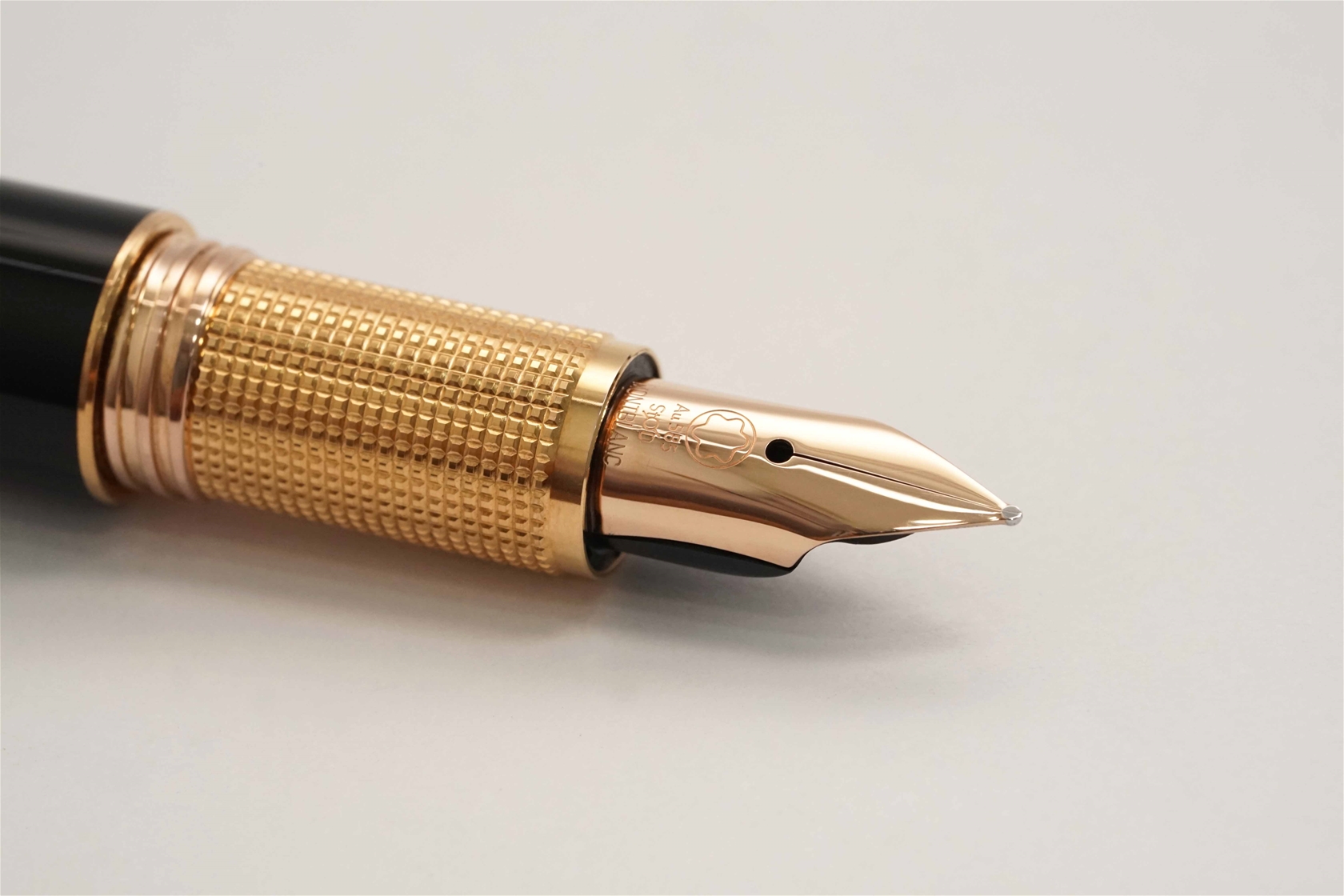 Bút máy Montblanc Starwalker Red Gold 14K M