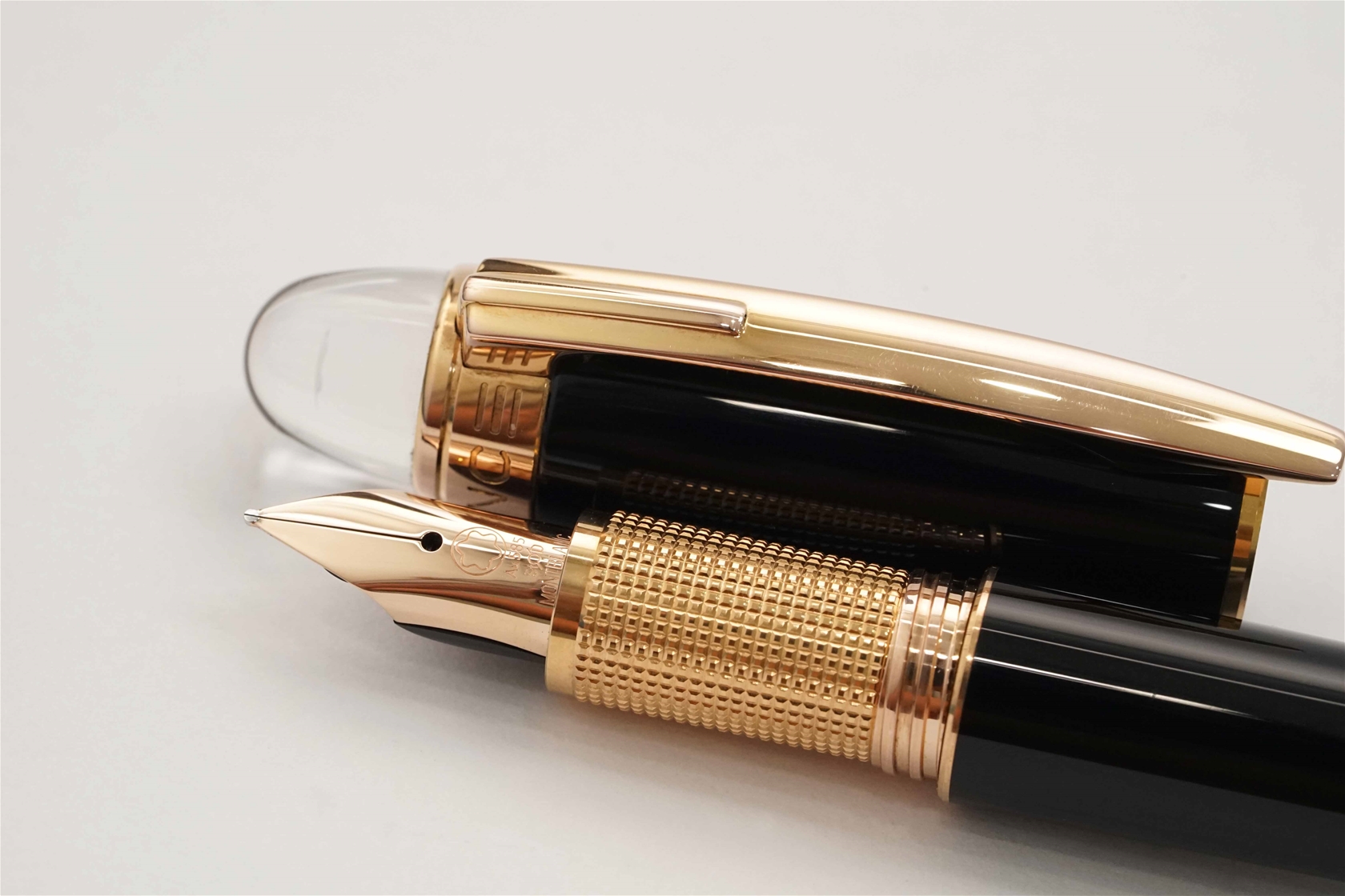 Bút máy Montblanc Starwalker Red Gold 14K M