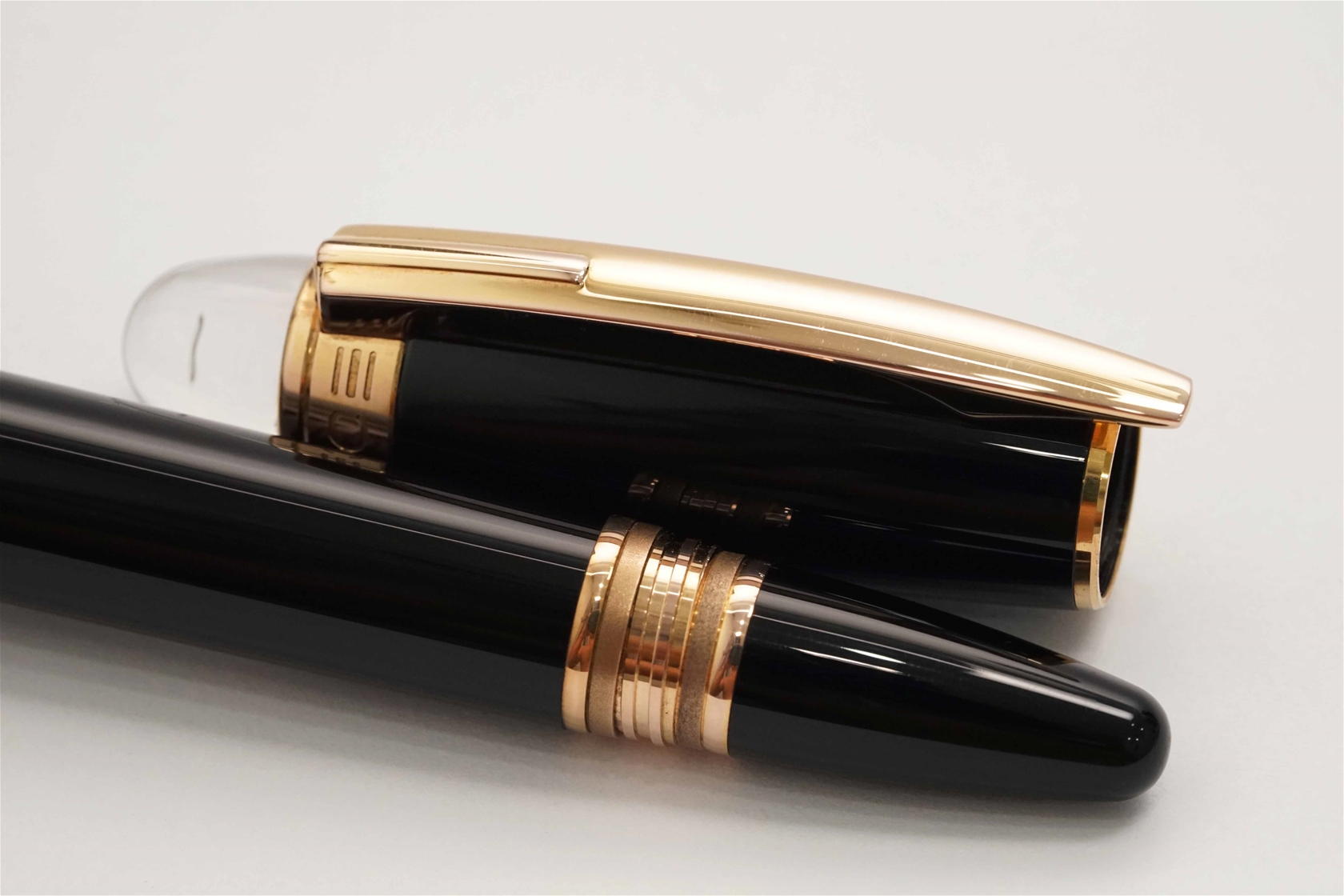 Bút máy Montblanc Starwalker Red Gold 14K M