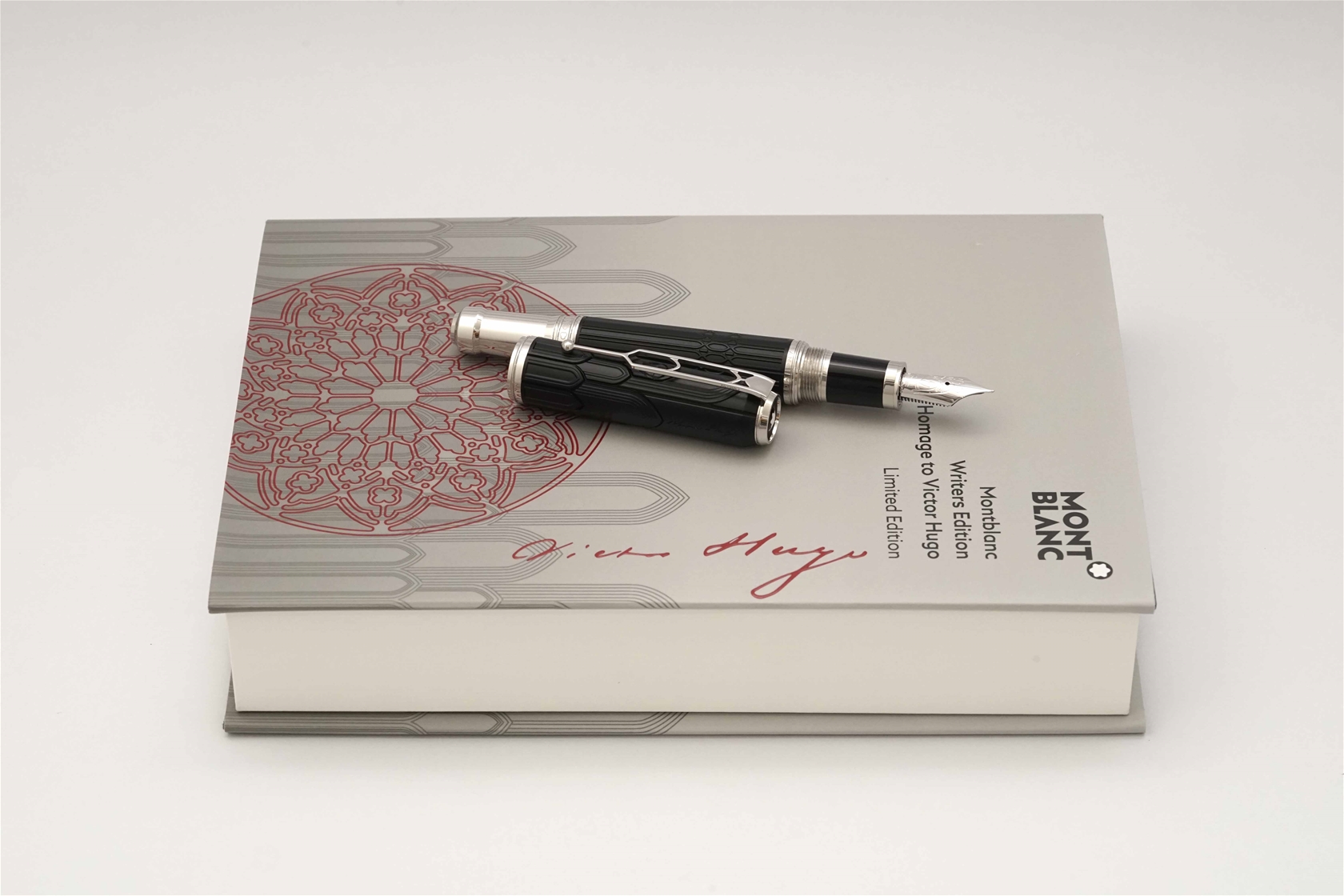 Bút máy Montblanc Writers Edition Homage to Hugo Limited Edition 18K EF