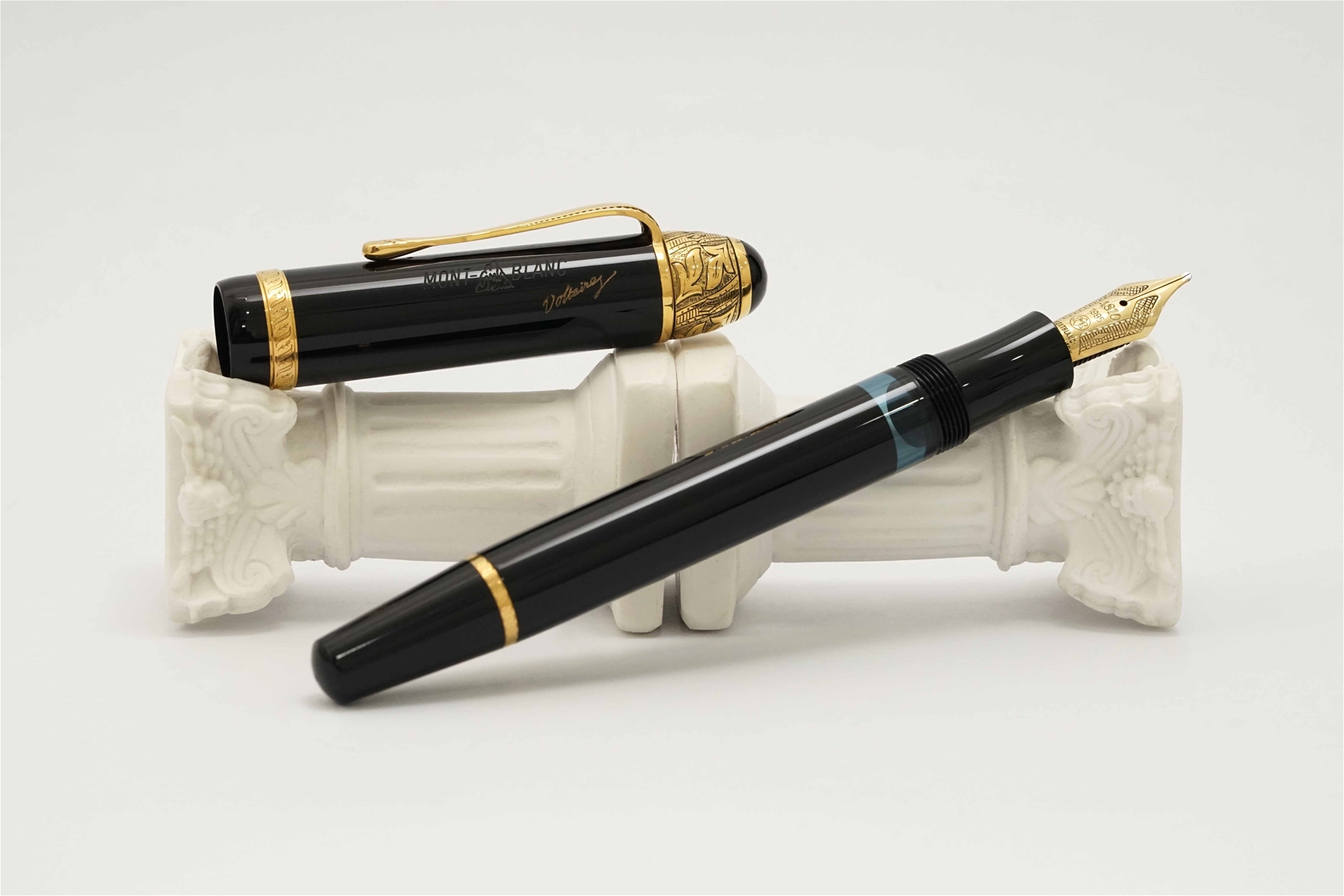 Bút máy Montblanc Writers Edition Voltaire Limited Edition 18K M