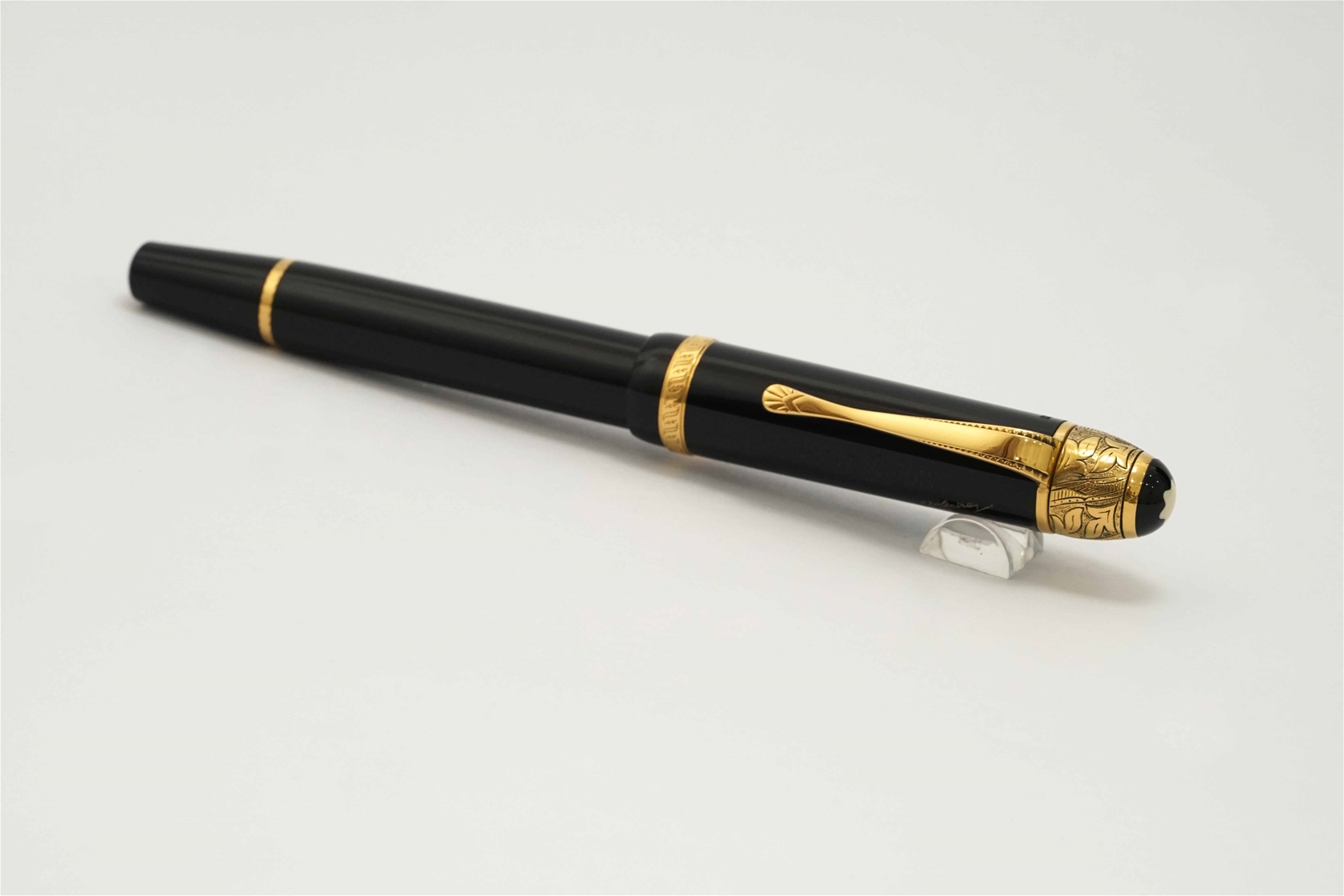Bút máy Montblanc Writers Edition Voltaire Limited Edition 18K M