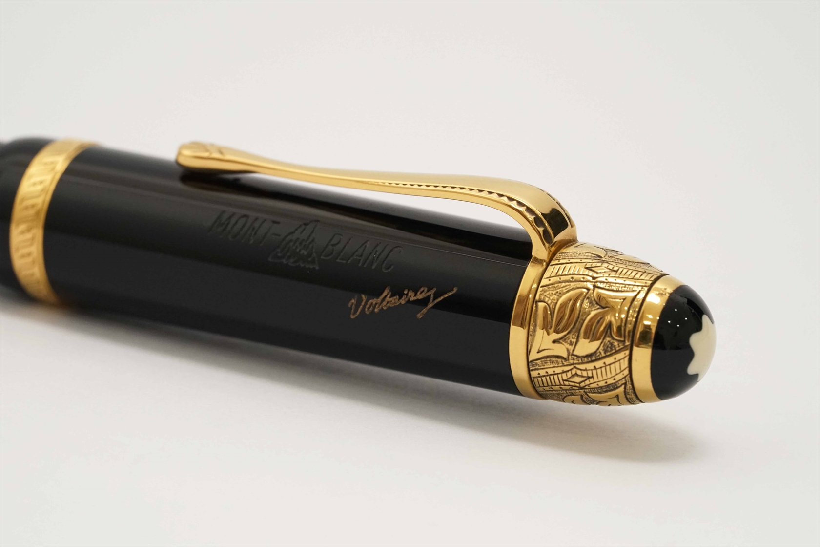 Bút máy Montblanc Writers Edition Voltaire Limited Edition 18K M