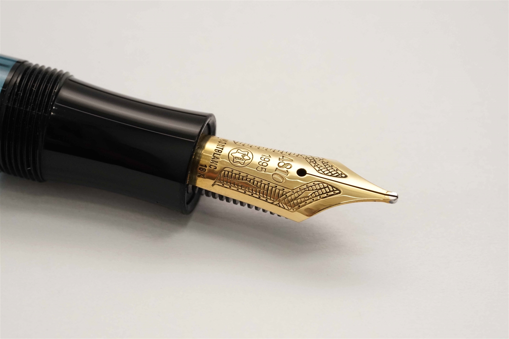 Bút máy Montblanc Writers Edition Voltaire Limited Edition 18K M