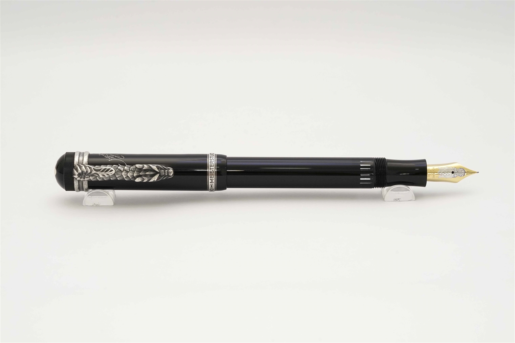 Bút máy Montblanc Writers Imperial Dragon Limited Edition 18K F