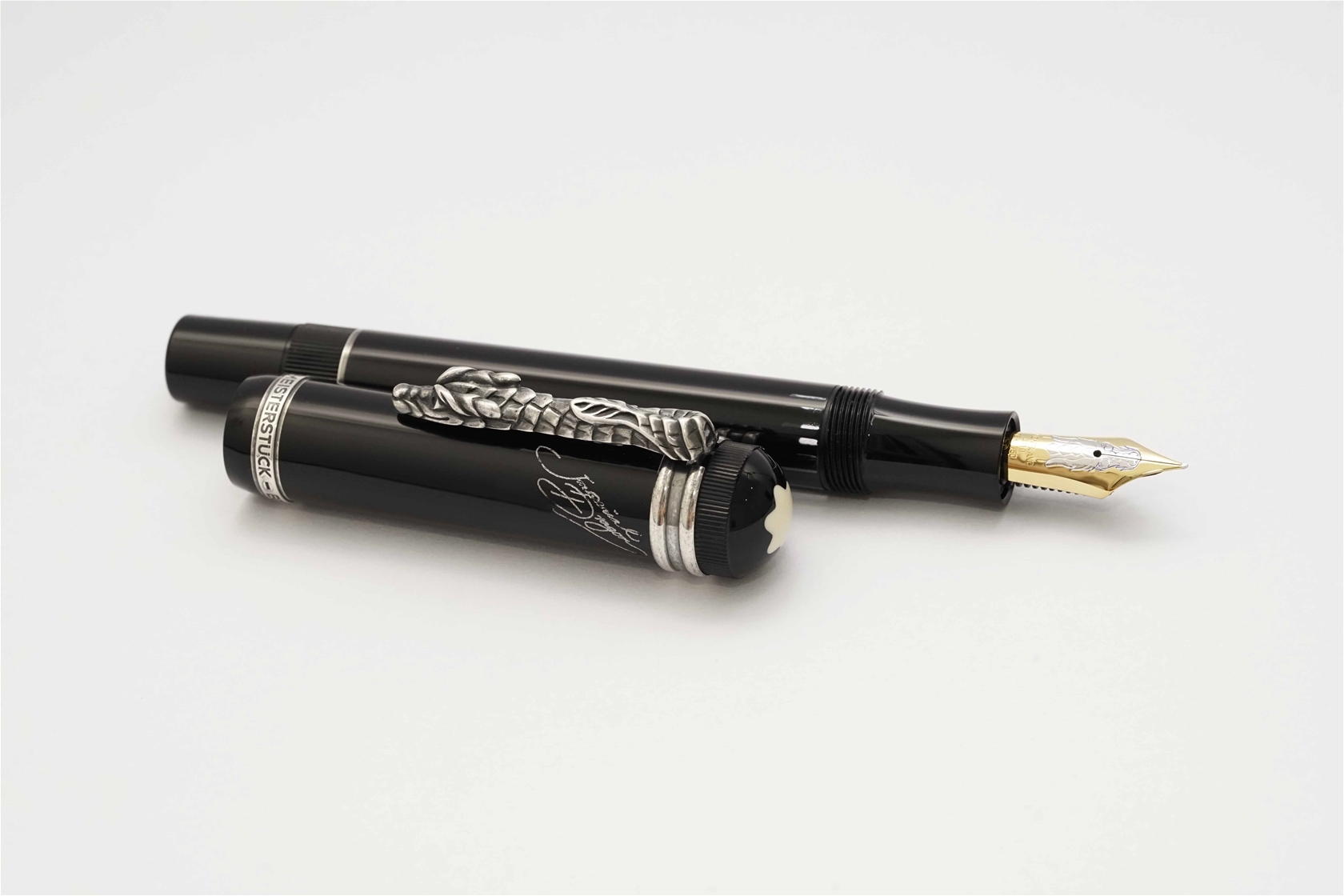 Bút máy Montblanc Writers Imperial Dragon Limited Edition 18K F