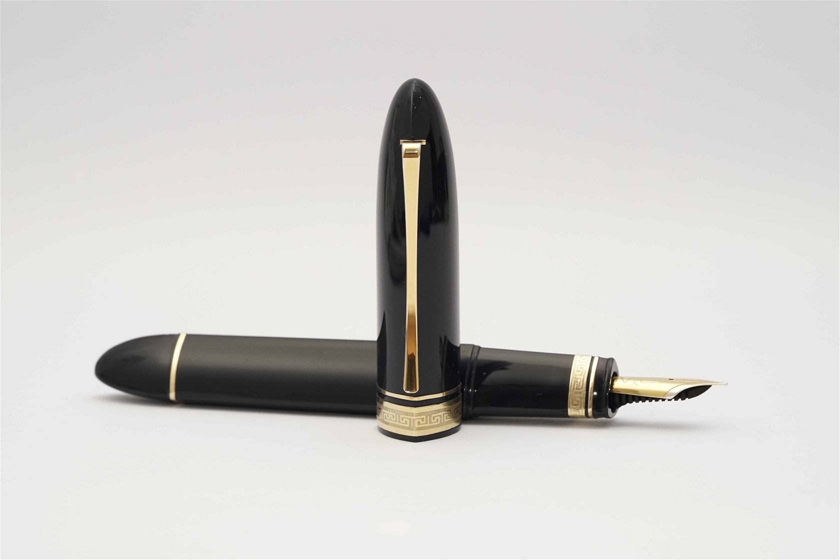 Bút máy Omas 360 Oversize Black Resin Piston Filler 18K F