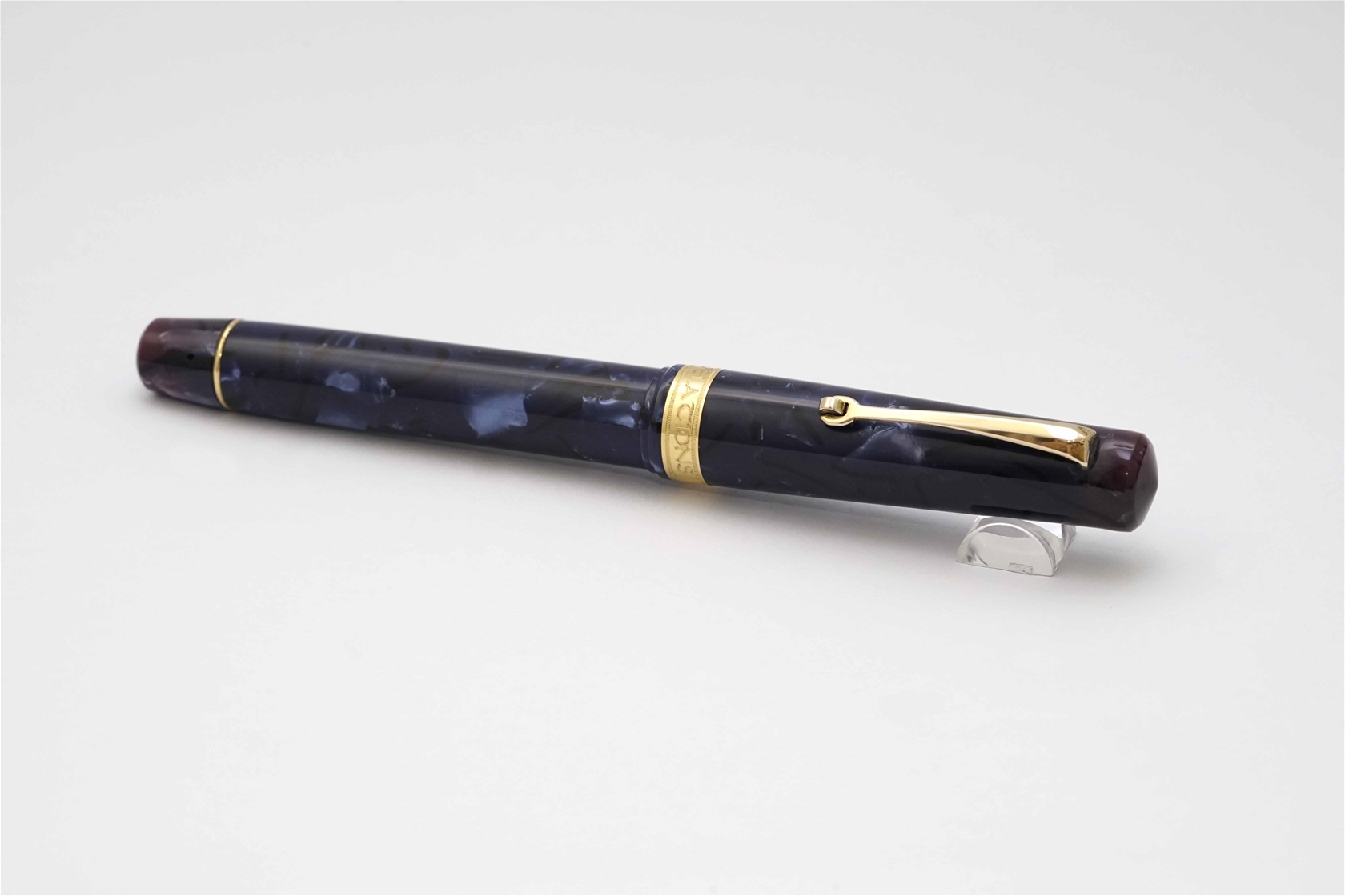 Bút máy Omas Revelations La Royale Blue Celluloid Limited Edition 18K ST