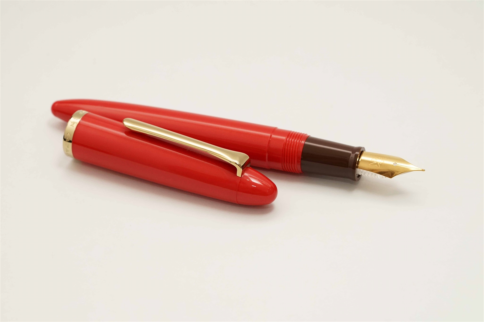 Set bút máy Ca.Crea Premium Cross × Sailor Profit Junior Limited Edition Red Ink Set