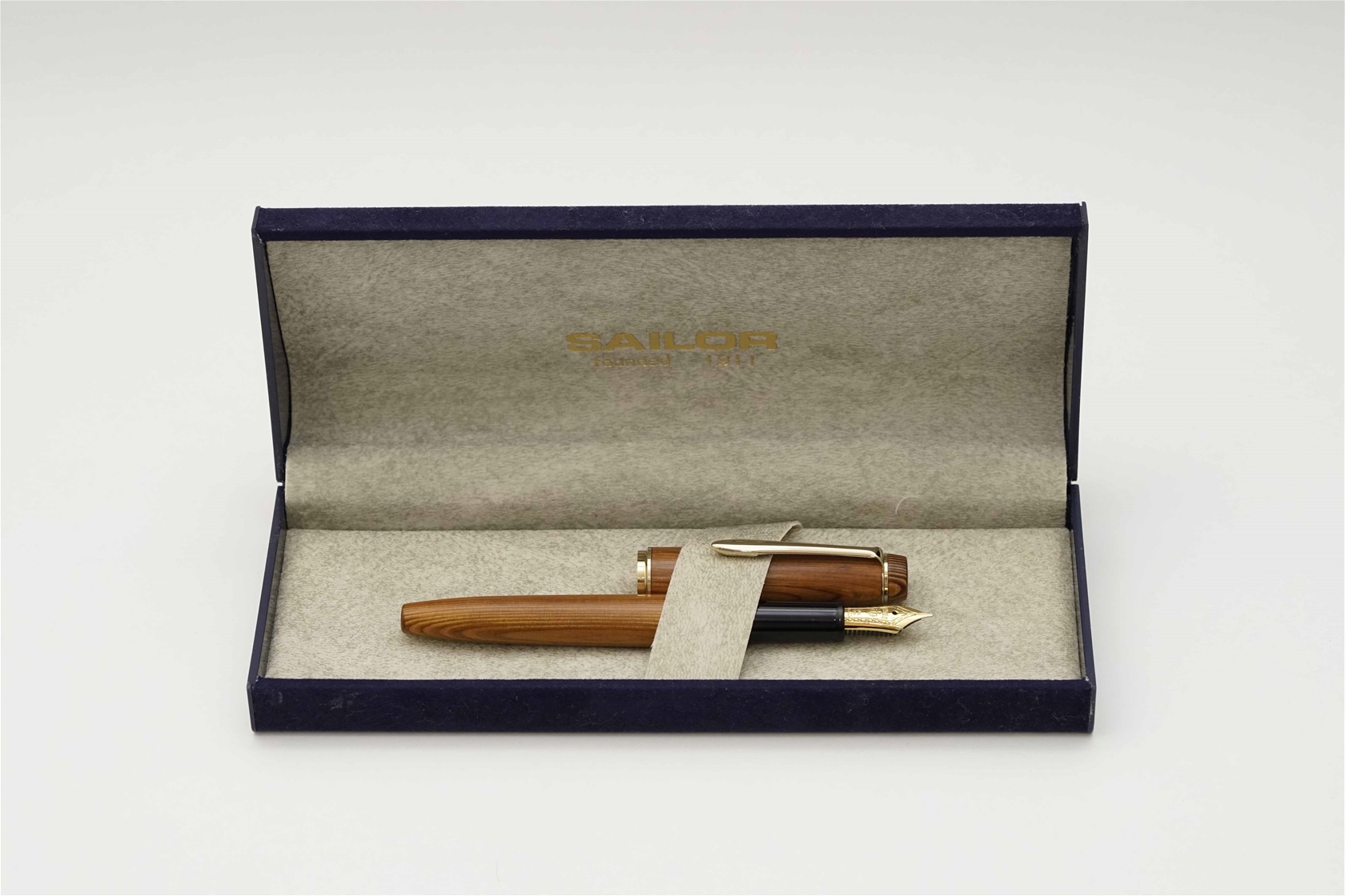 Bút máy Sailor Cedar Chizusugi Precious Wood 14K H-M