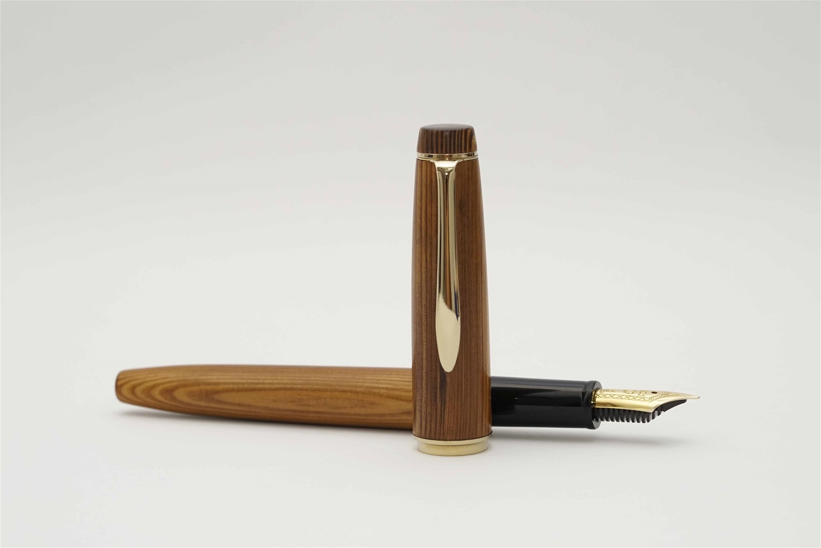 Bút máy Sailor Cedar Chizusugi Precious Wood 14K H-M