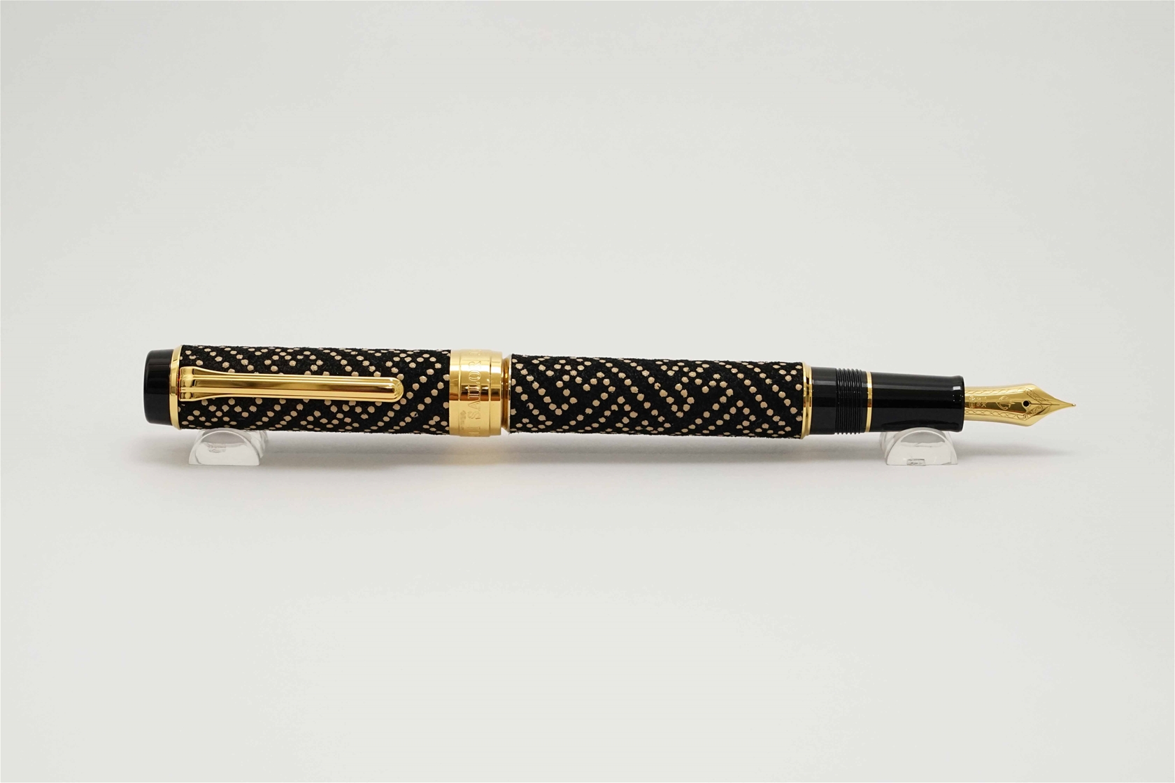 Bút máy Sailor Koshu Inden Saya Sheath Black 14K M-F