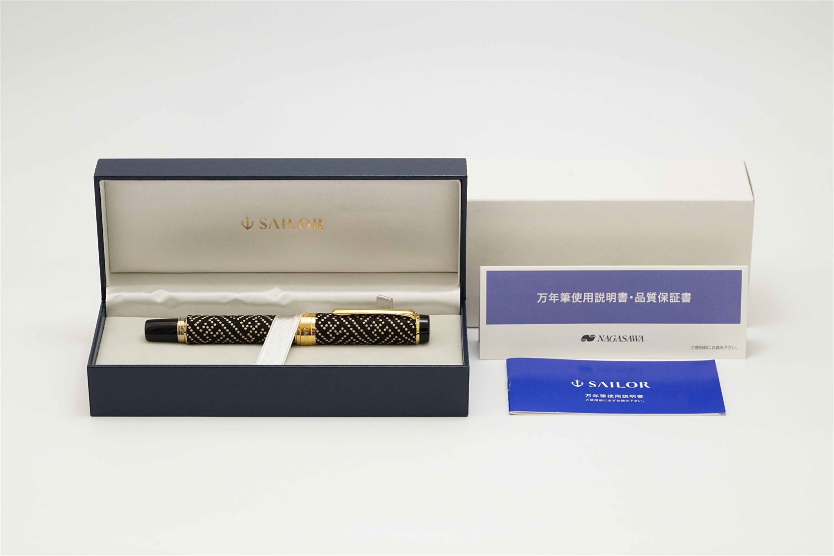 Bút máy Sailor Koshu Inden Saya Sheath Black 14K M-F