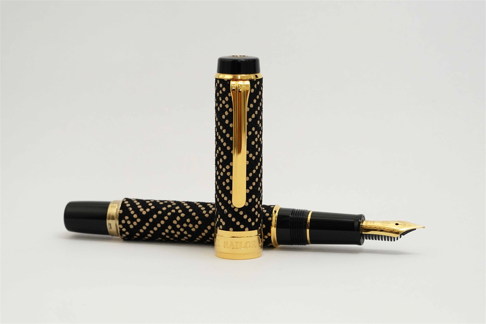 Bút máy Sailor Koshu Inden Saya Sheath Black 14K M-F