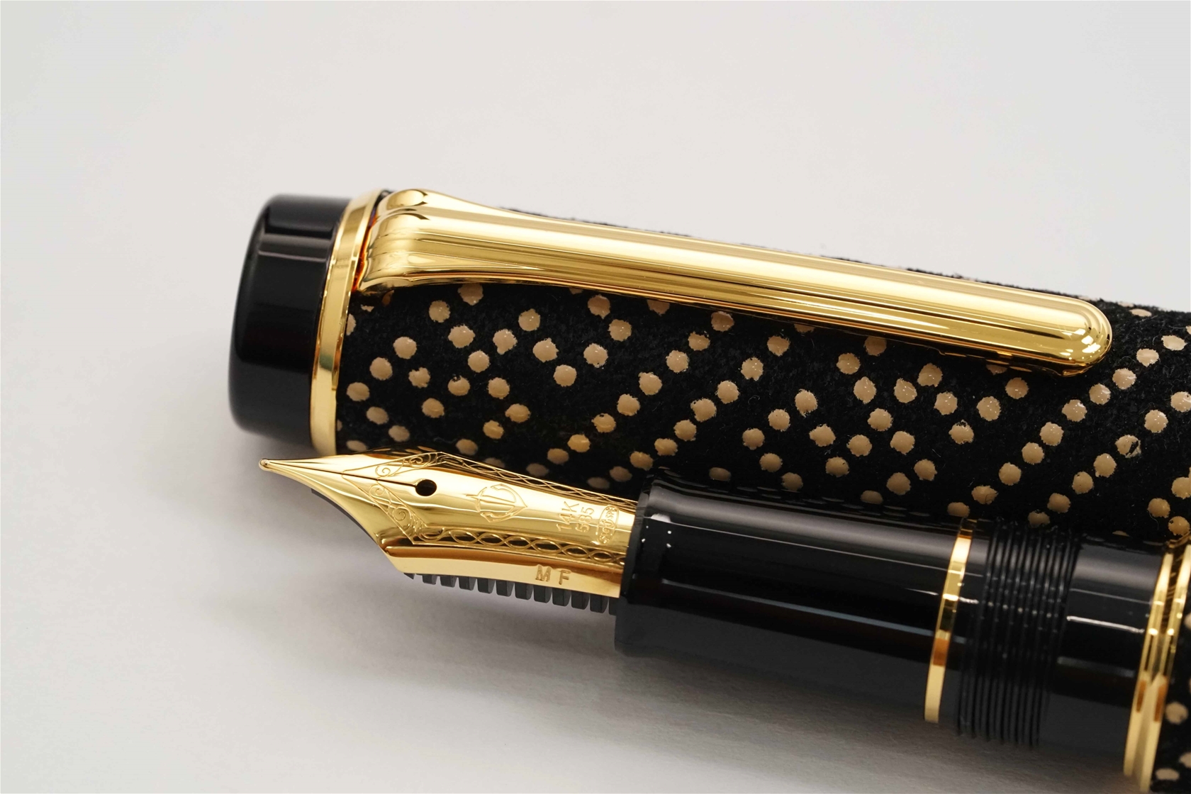 Bút máy Sailor Koshu Inden Saya Sheath Black 14K M-F
