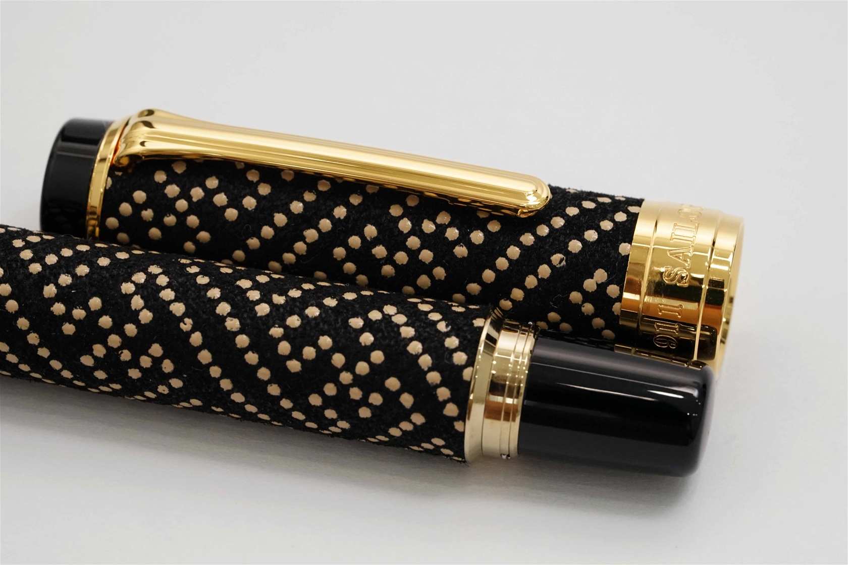 Bút máy Sailor Koshu Inden Saya Sheath Black 14K M-F