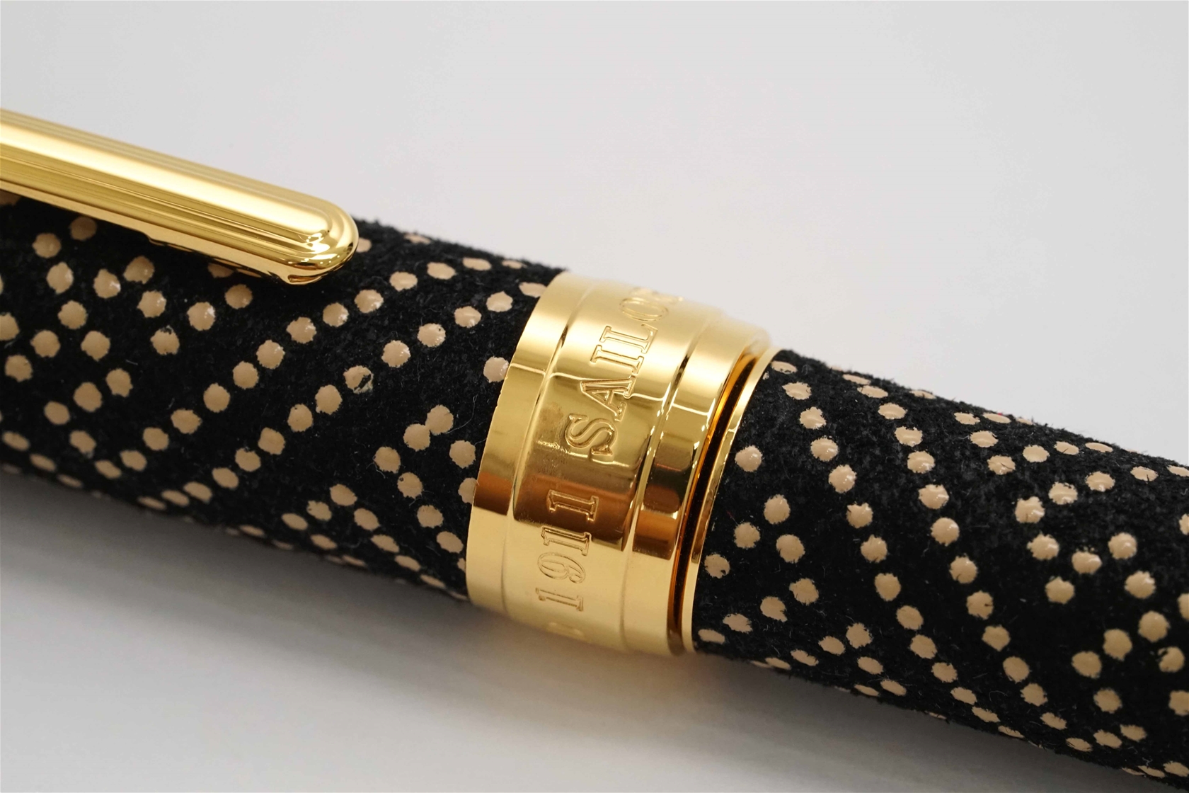 Bút máy Sailor Koshu Inden Saya Sheath Black 14K M-F