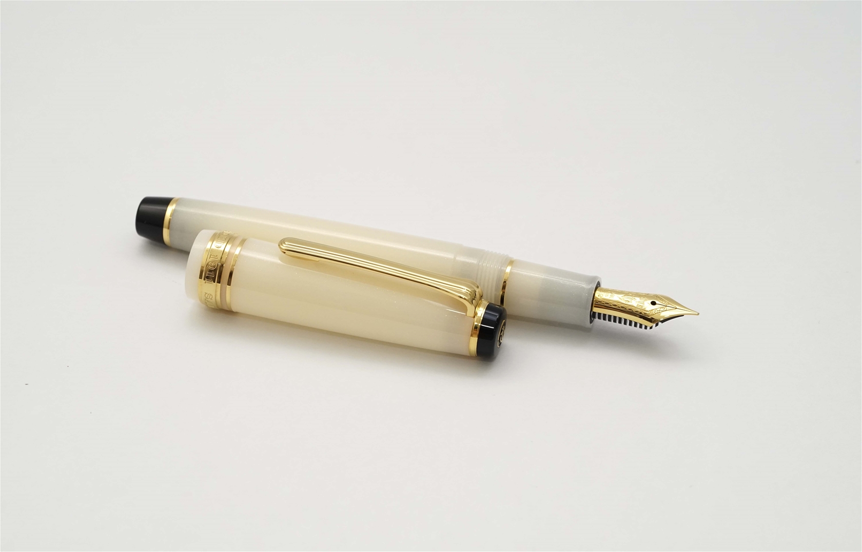 Bút máy Sailor Pro Gear Slim Shikiori White Lame 14K F