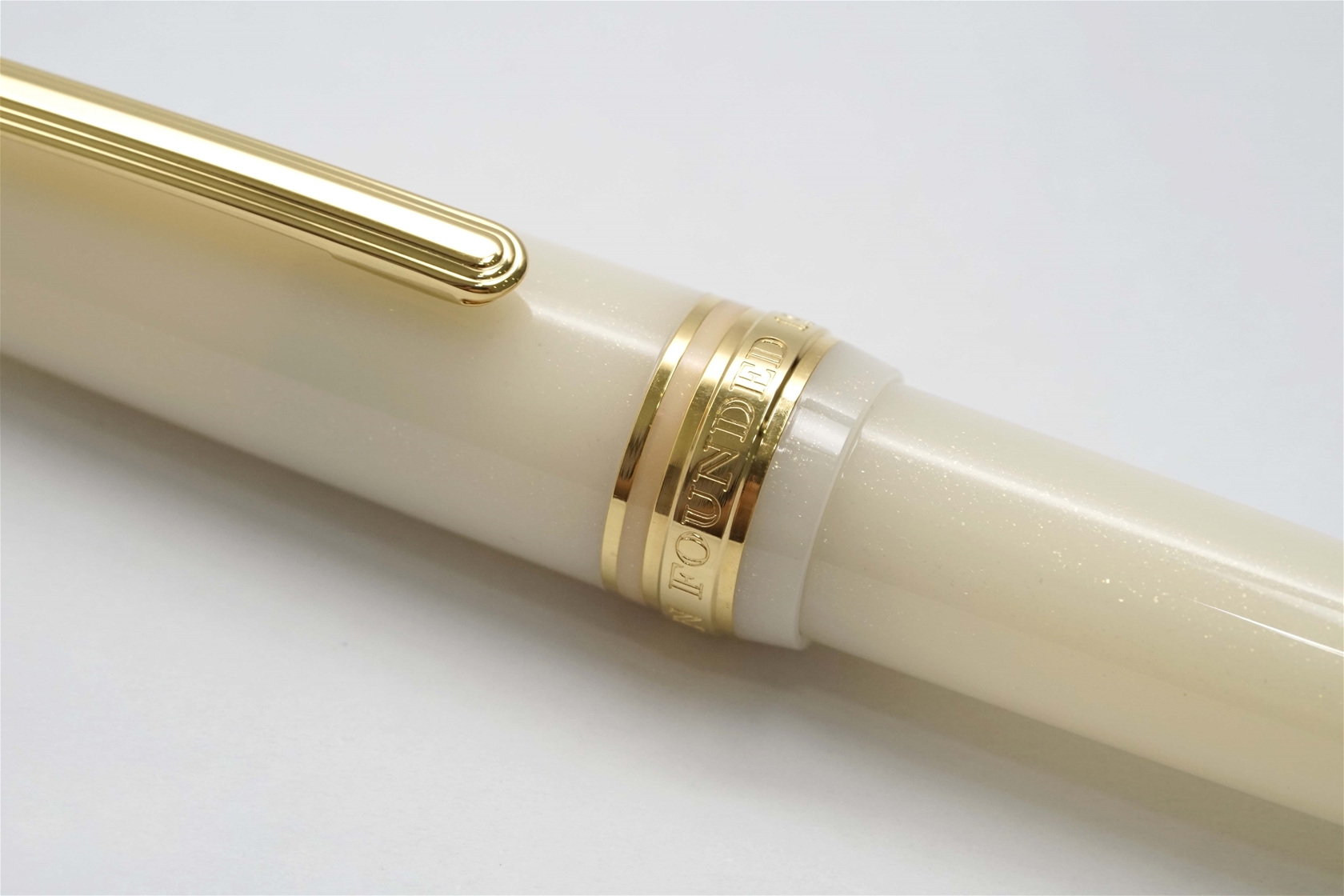 Bút máy Sailor Pro Gear Slim Shikiori White Lame 14K F