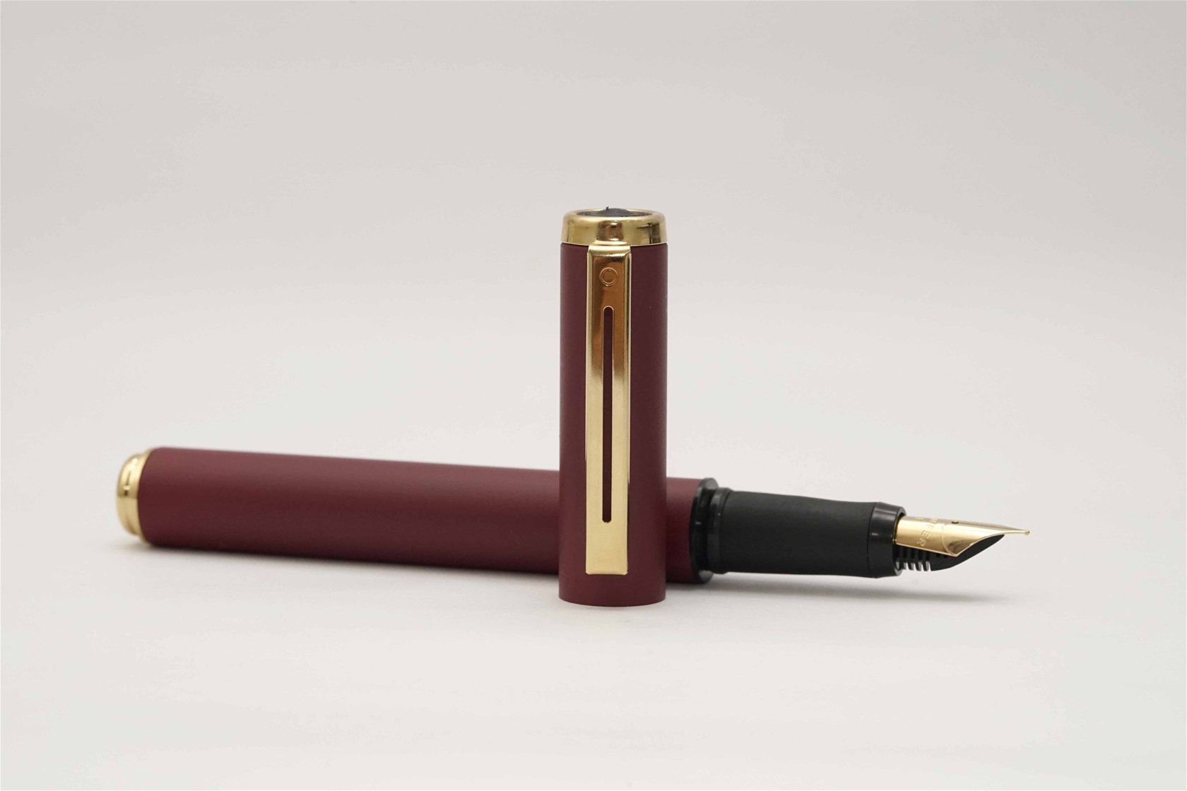 Bút máy Sheaffer Award Matte Red Steel F