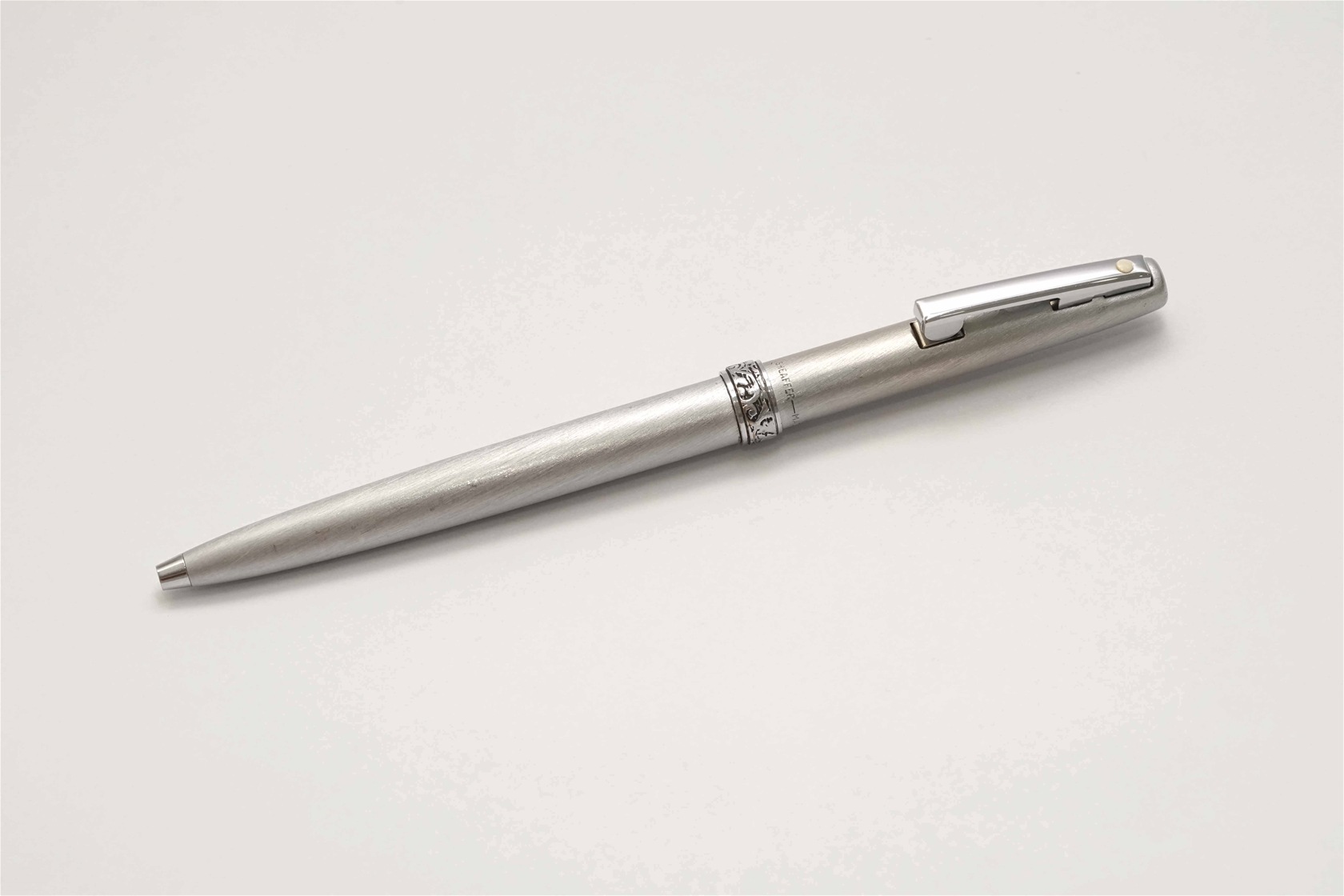 Bút bi Sheaffer Imperial 620 Brush Steel & Grecian Band Ballpoint Pen