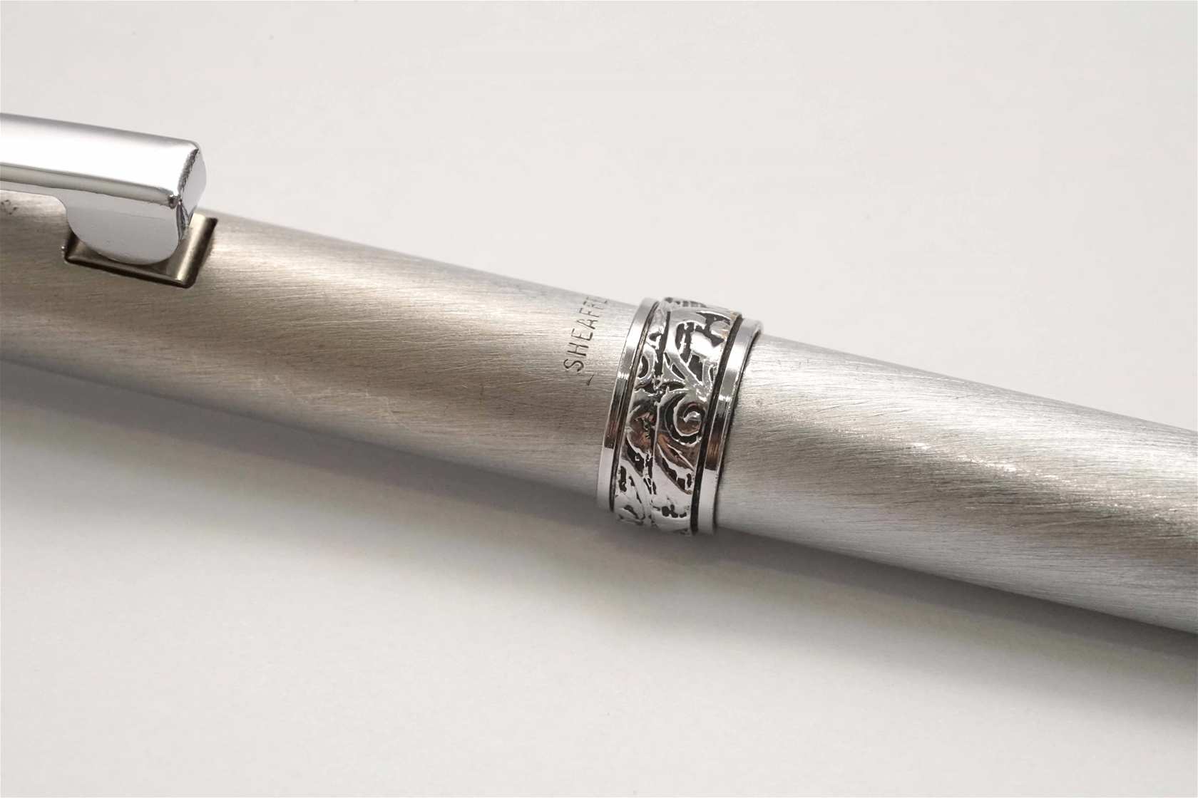 Bút bi Sheaffer Imperial 620 Brush Steel & Grecian Band Ballpoint Pen