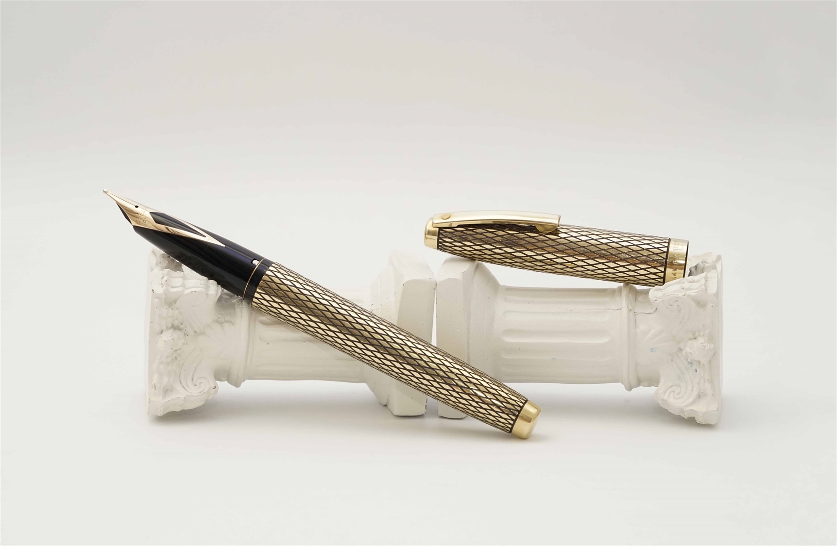 Bút máy Sheaffer Imperial Sovereign Gold Fill Diamond Design 14K B