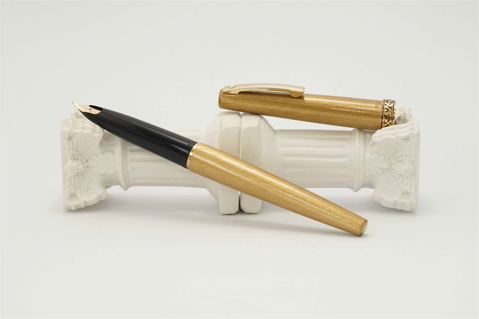 Bút máy Sheaffer Lady 630 Brushed Gold 14K F