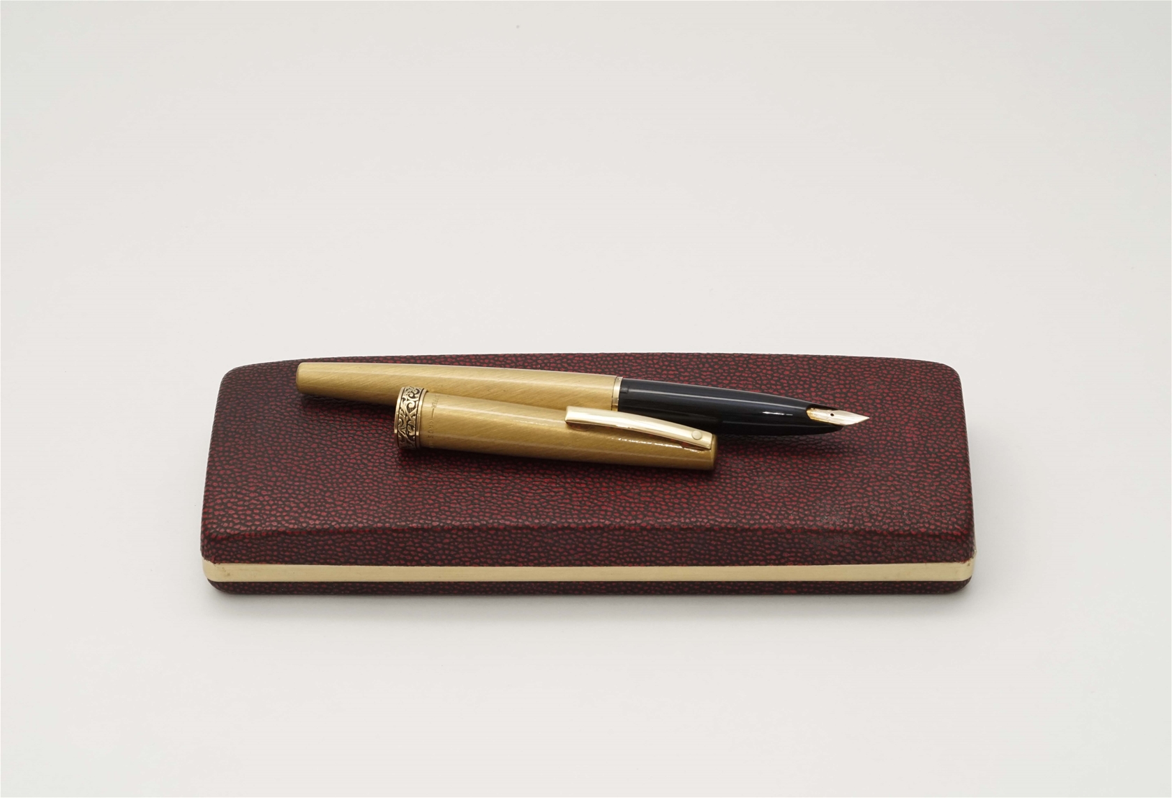 Bút máy Sheaffer Lady 630 Brushed Gold 14K F