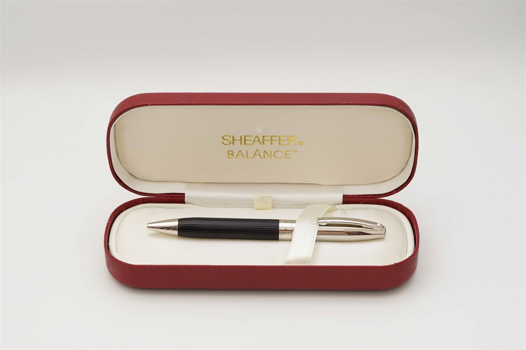 Bút bi Sheaffer Legacy 2 Linear Matte Black Ballpoint Pen