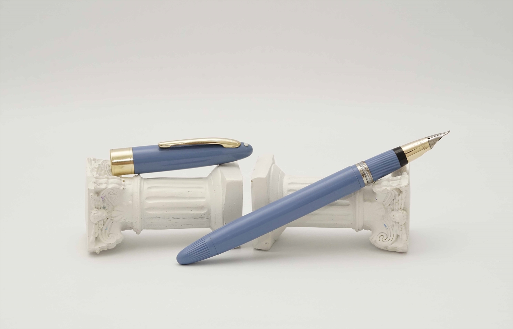 Bút máy Sheaffer Snorkel Valiant Pastel Blue 14K M