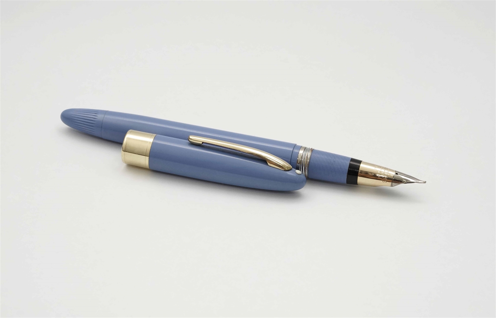 Bút máy Sheaffer Snorkel Valiant Pastel Blue 14K M