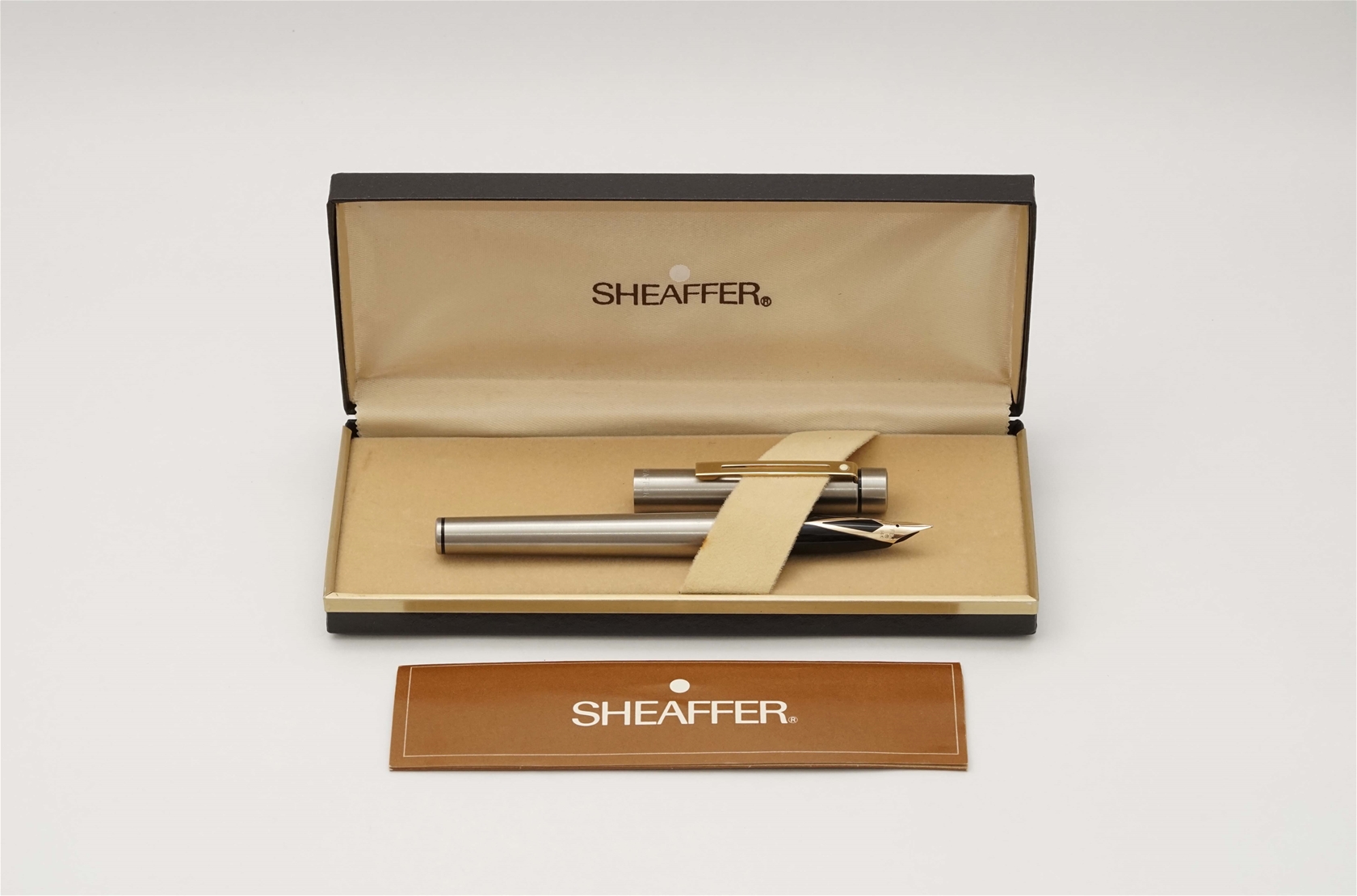 Bút máy Sheaffer Targa 1001 XG Brushed Stainless Steel 14K EF