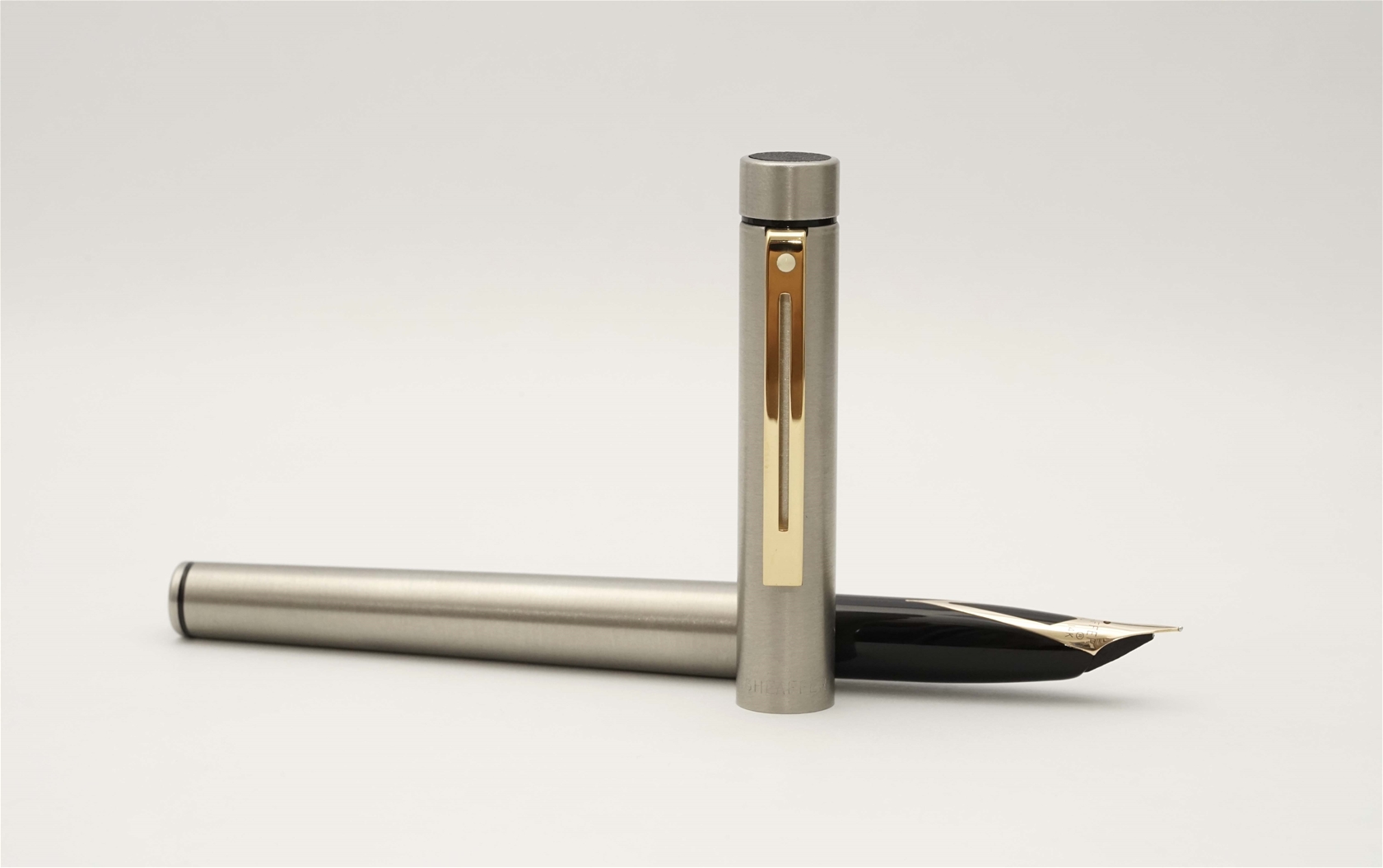 Bút máy Sheaffer Targa 1001 XG Brushed Stainless Steel 14K EF