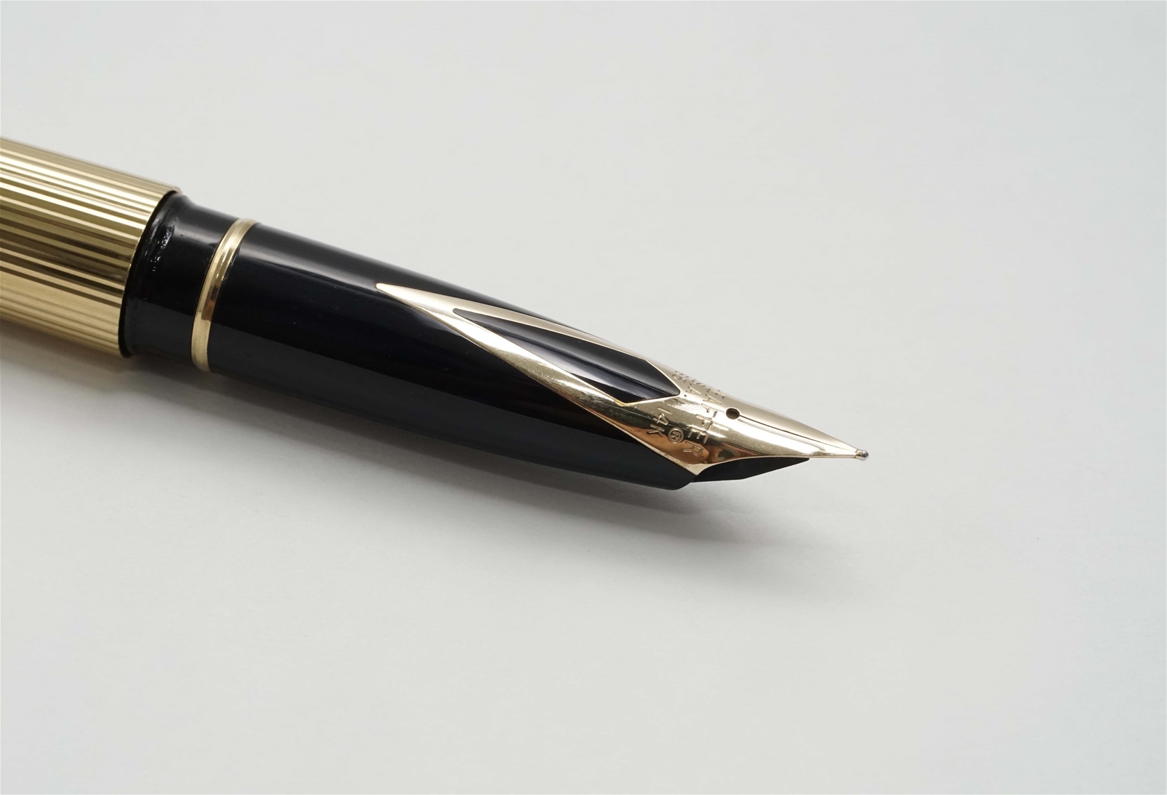 Bút máy Sheaffer Targa 1005 Gold Electroplated 14K F