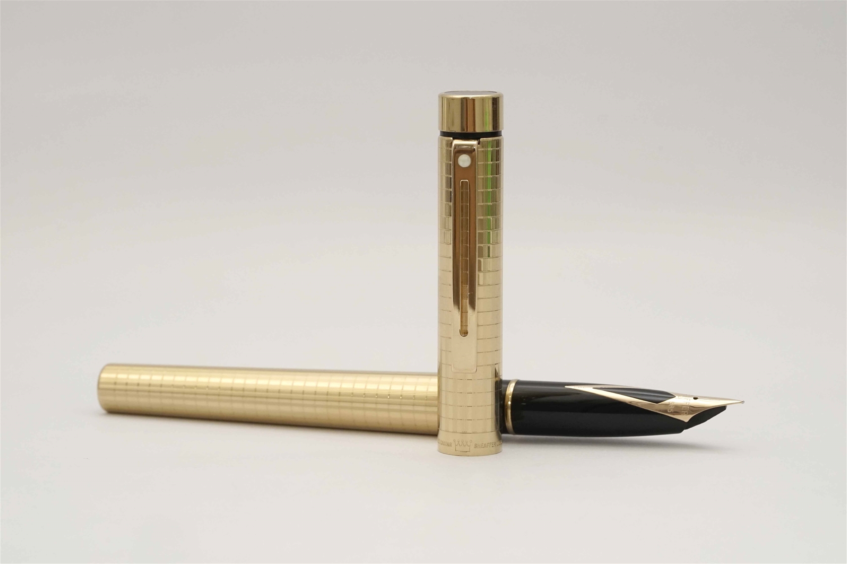 Bút máy Sheaffer Targa 1007 Gold Plated Geometric 14K F