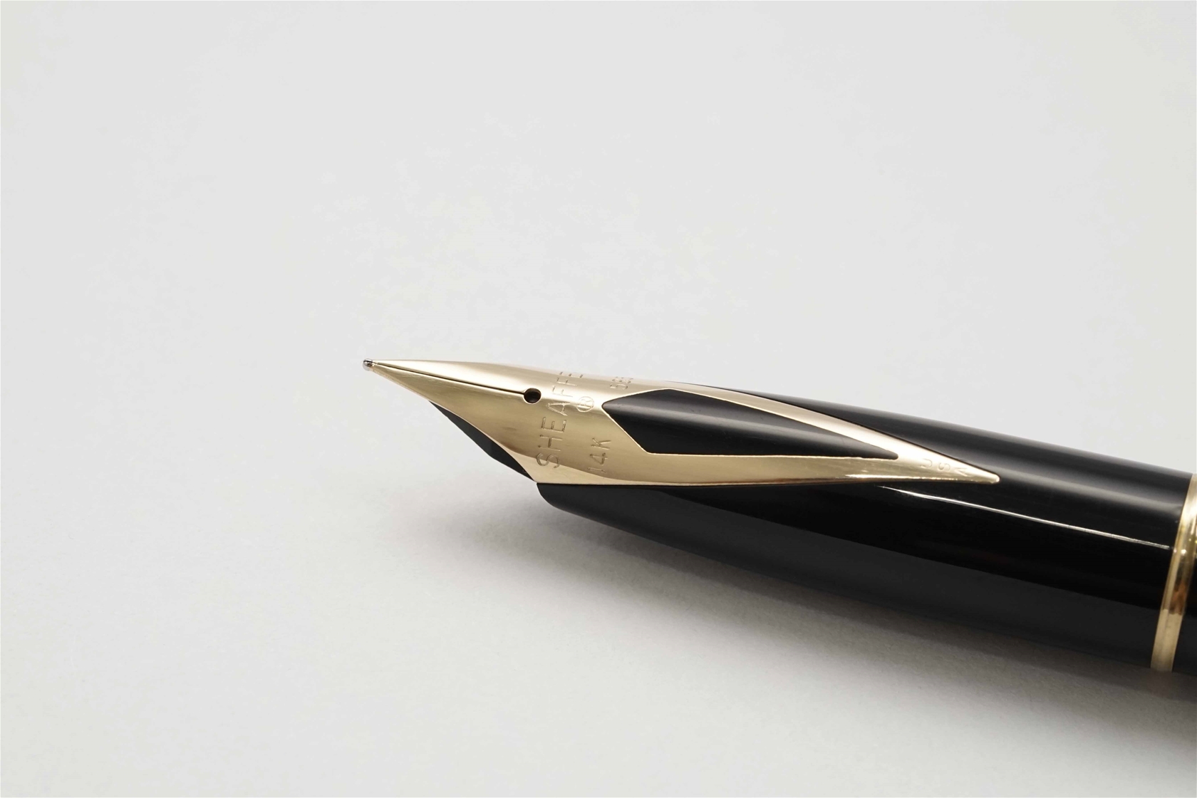 Bút máy Sheaffer Targa 1007 Gold Plated Geometric 14K F