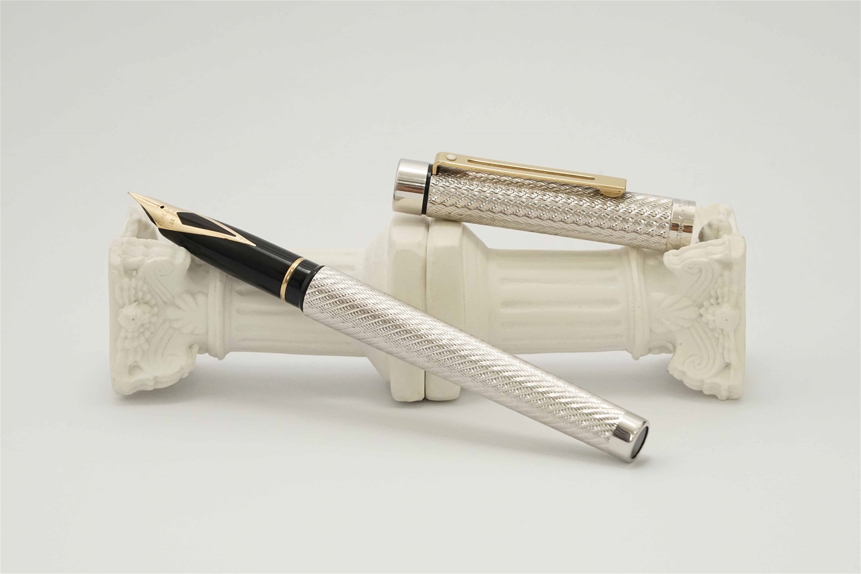 Bút máy Sheaffer Targa 1012 Spiral Silver 14K F