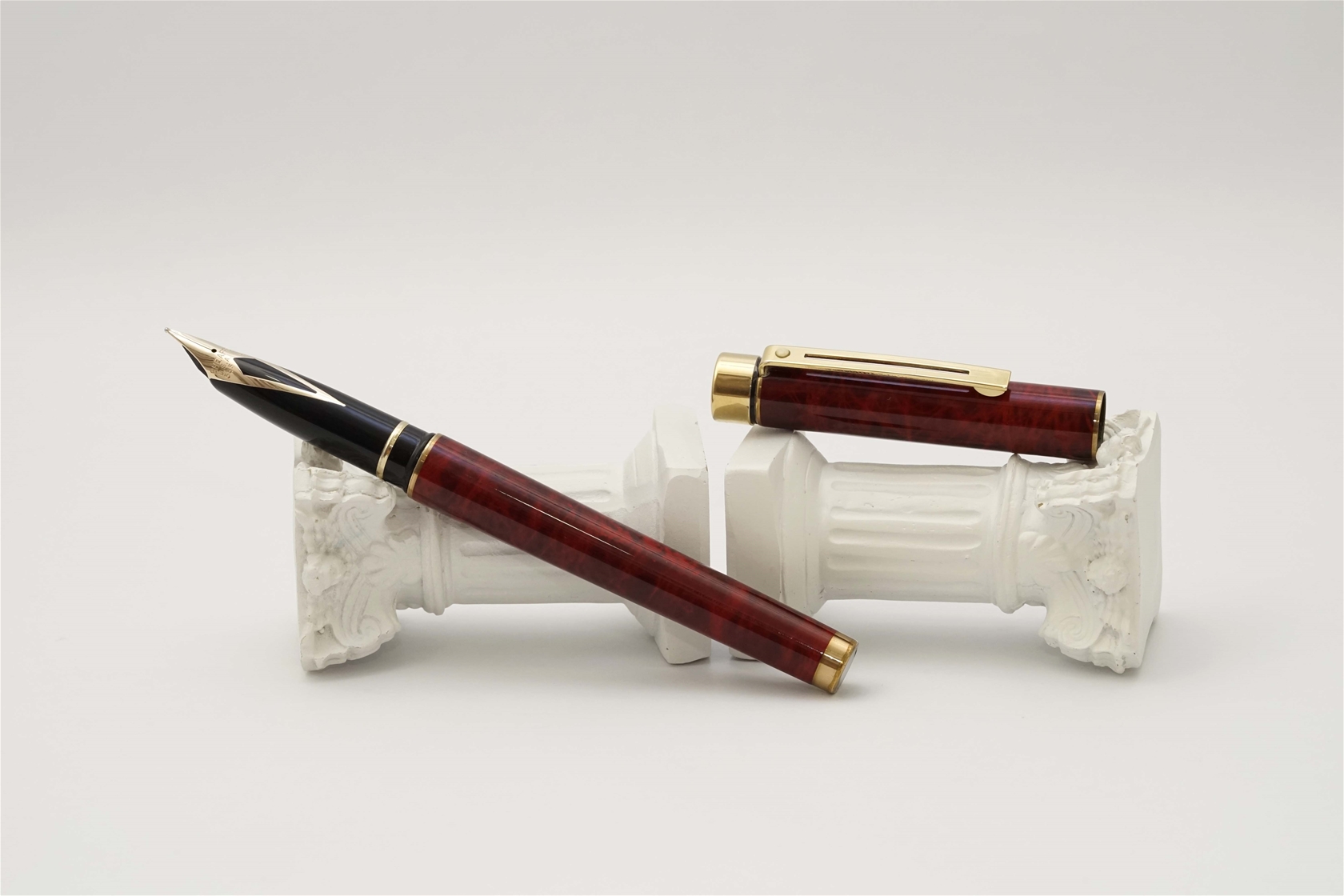 Bút máy Sheaffer Targa 1034 Red Ronce Lacquer 14K M 