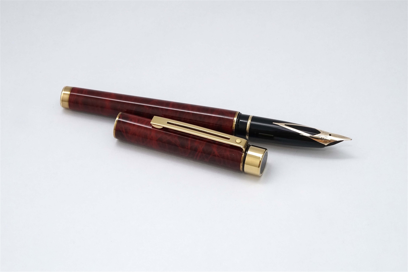 Bút máy Sheaffer Targa 1034 Red Ronce Lacquer 14K M 