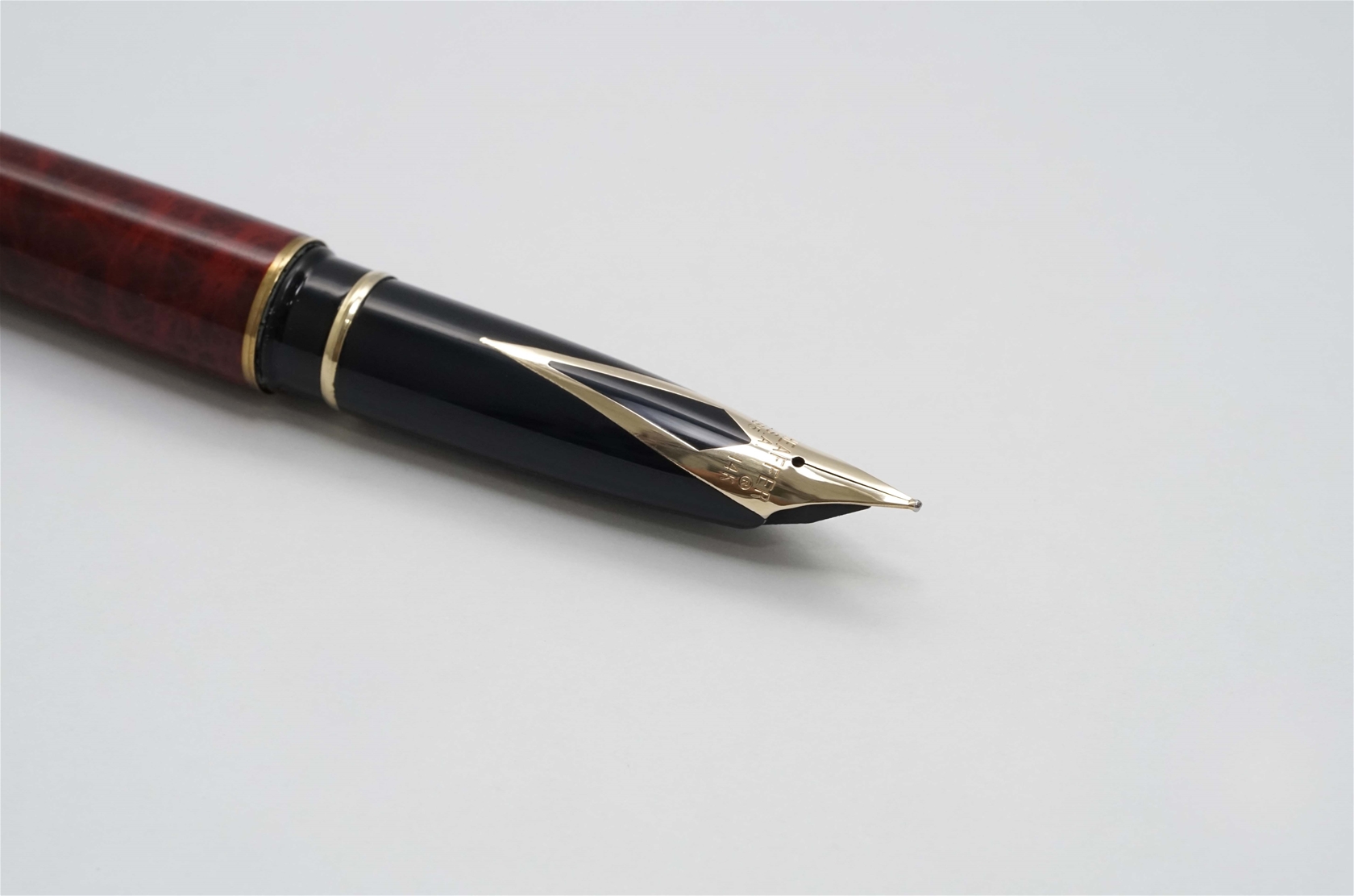 Bút máy Sheaffer Targa 1034 Red Ronce Lacquer 14K M 