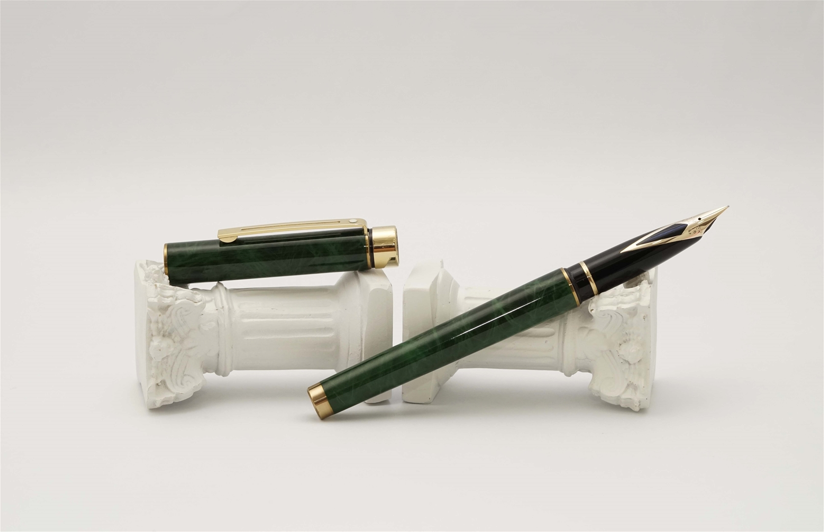 Bút máy Sheaffer Targa 1038 Green Ronce Lacquer 14K F 